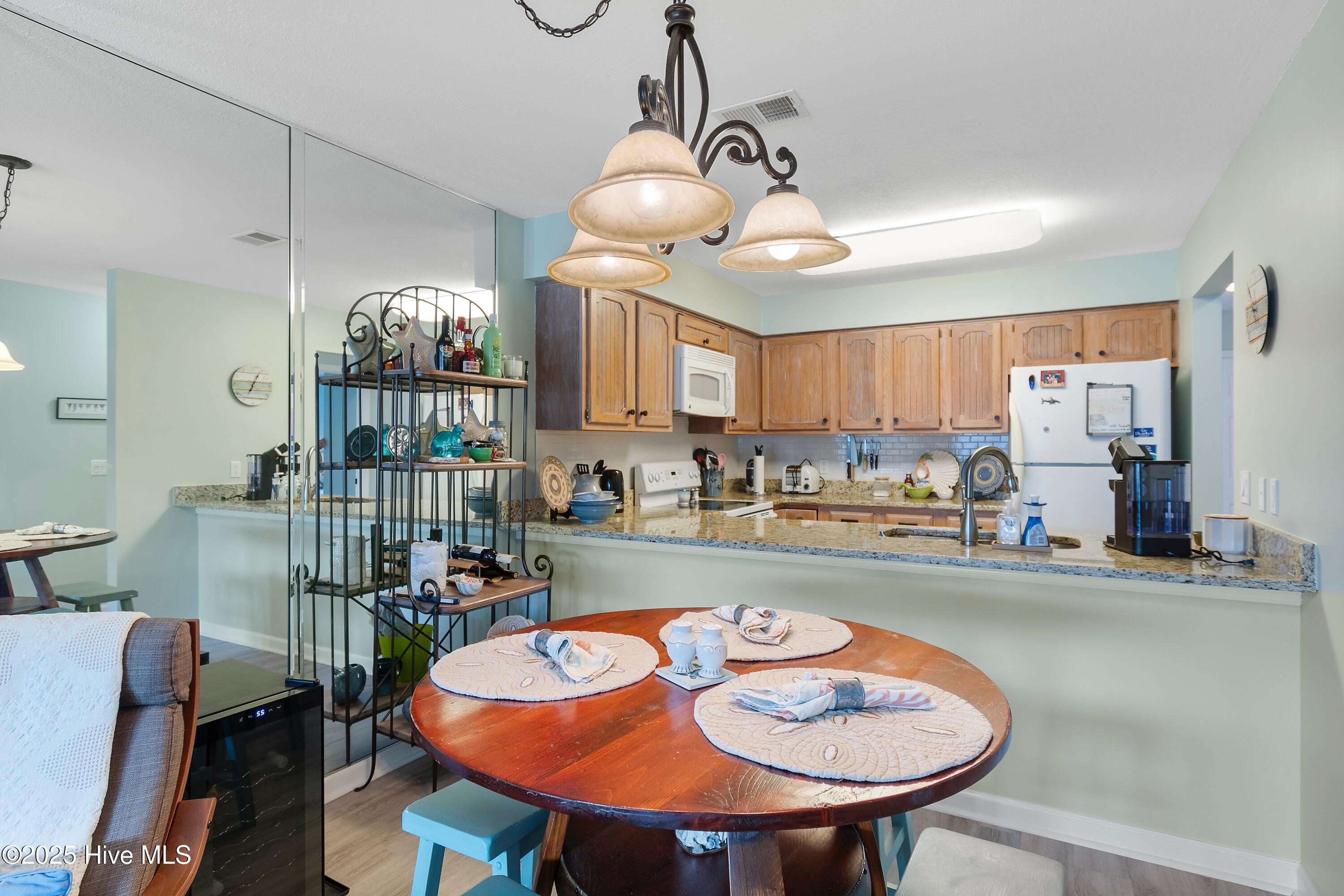 100537972 | Photo 23