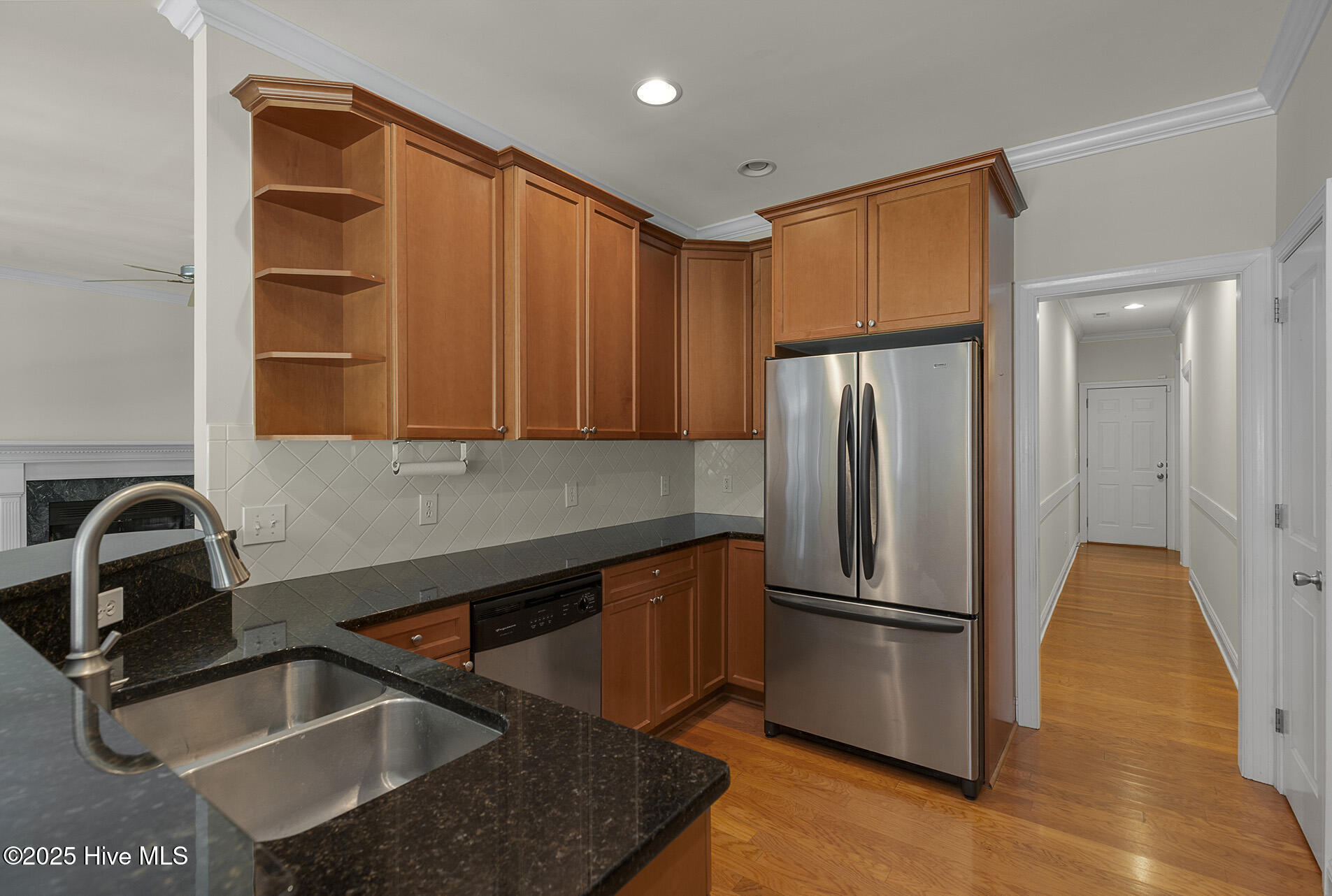 100558223 | Photo 20