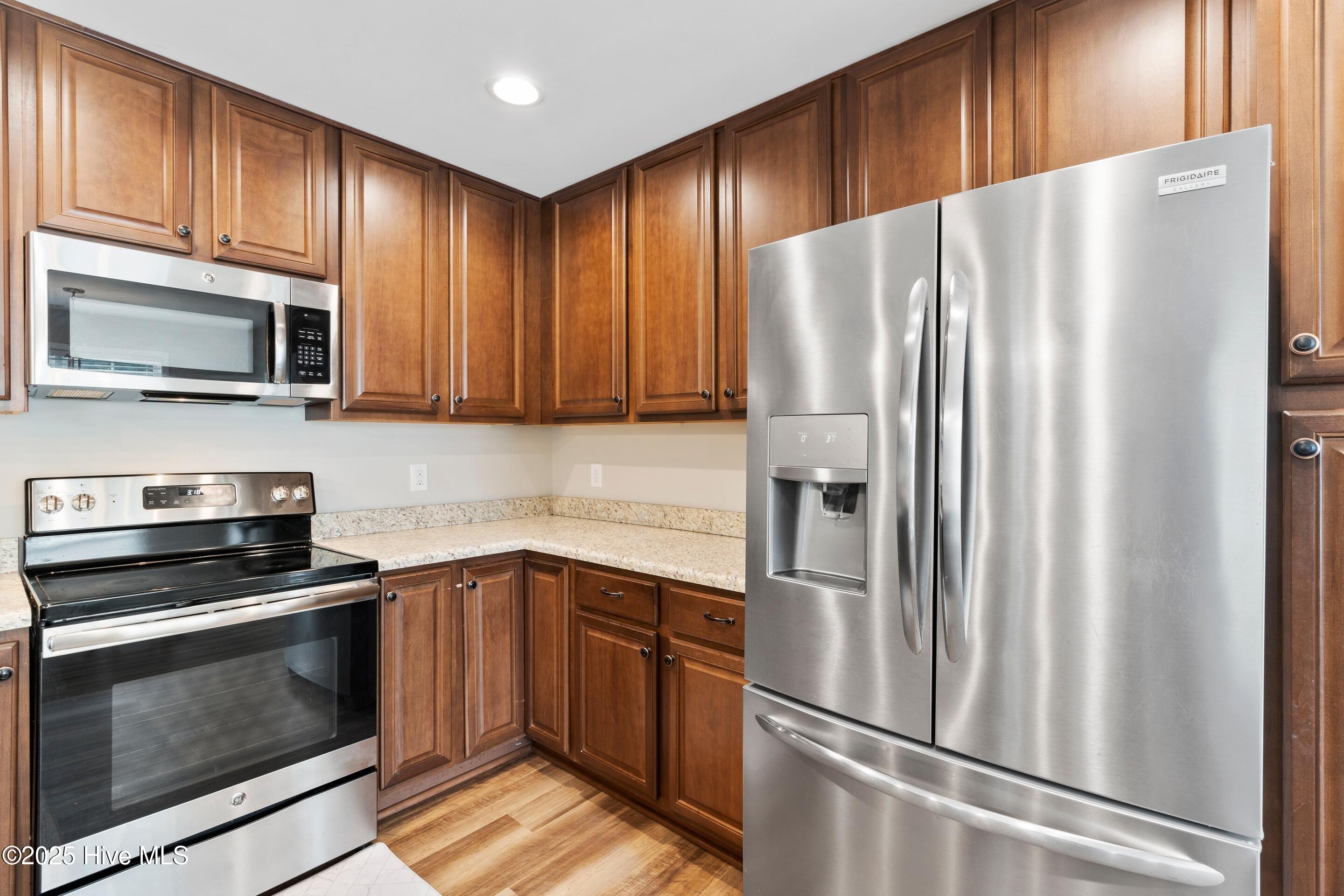 100523532 | Photo 19