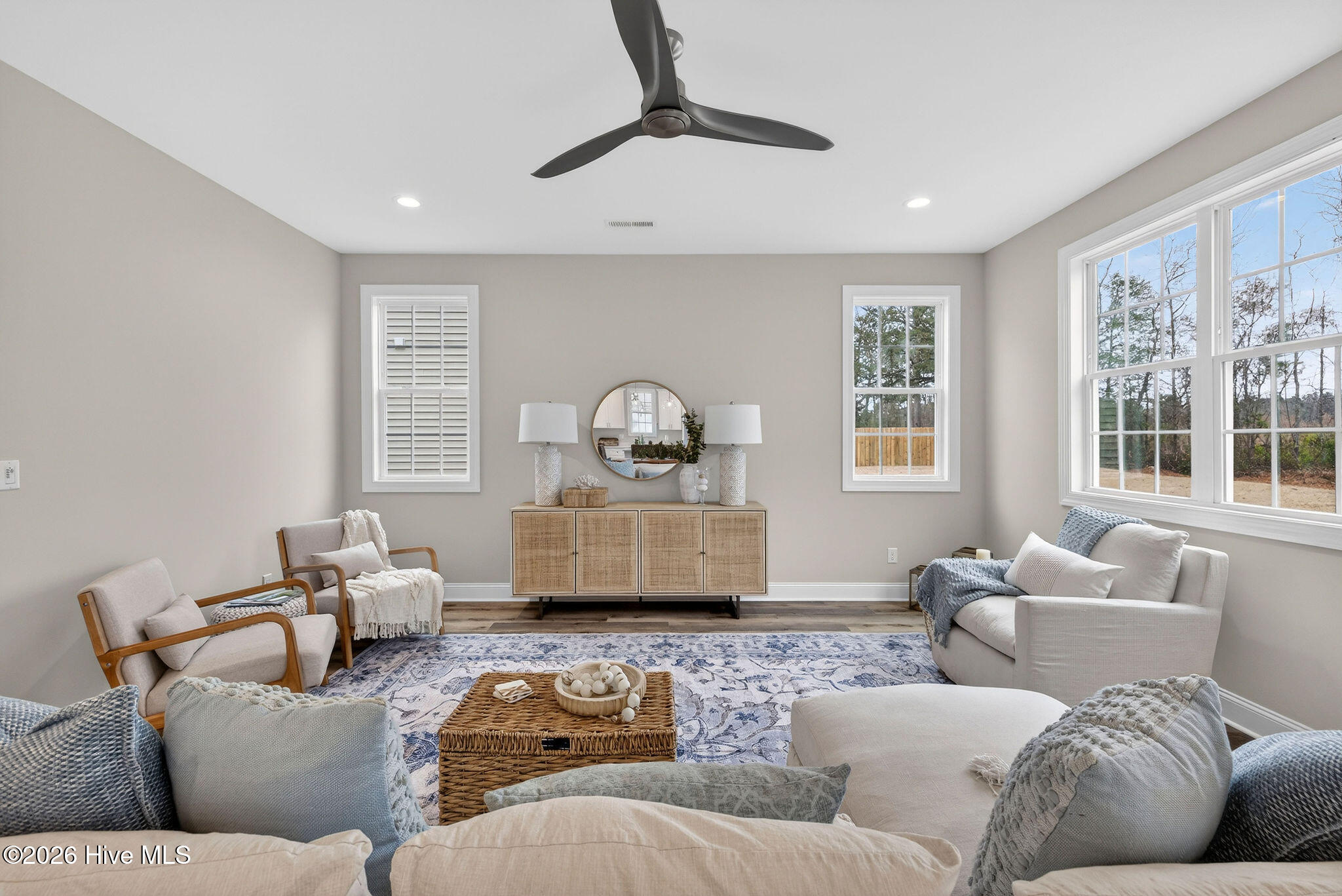 100548274 | Photo 11