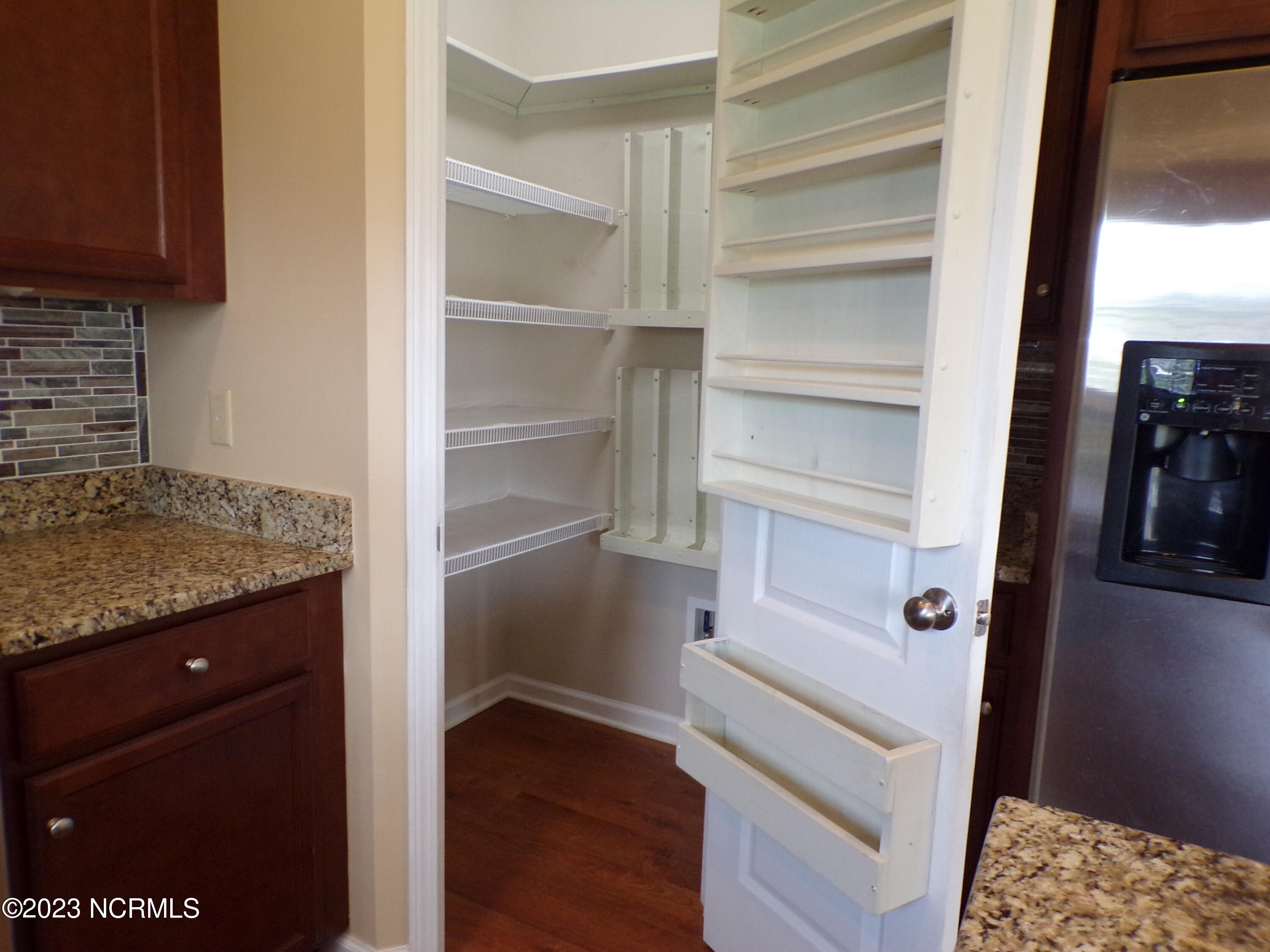 100559579 | Photo 24