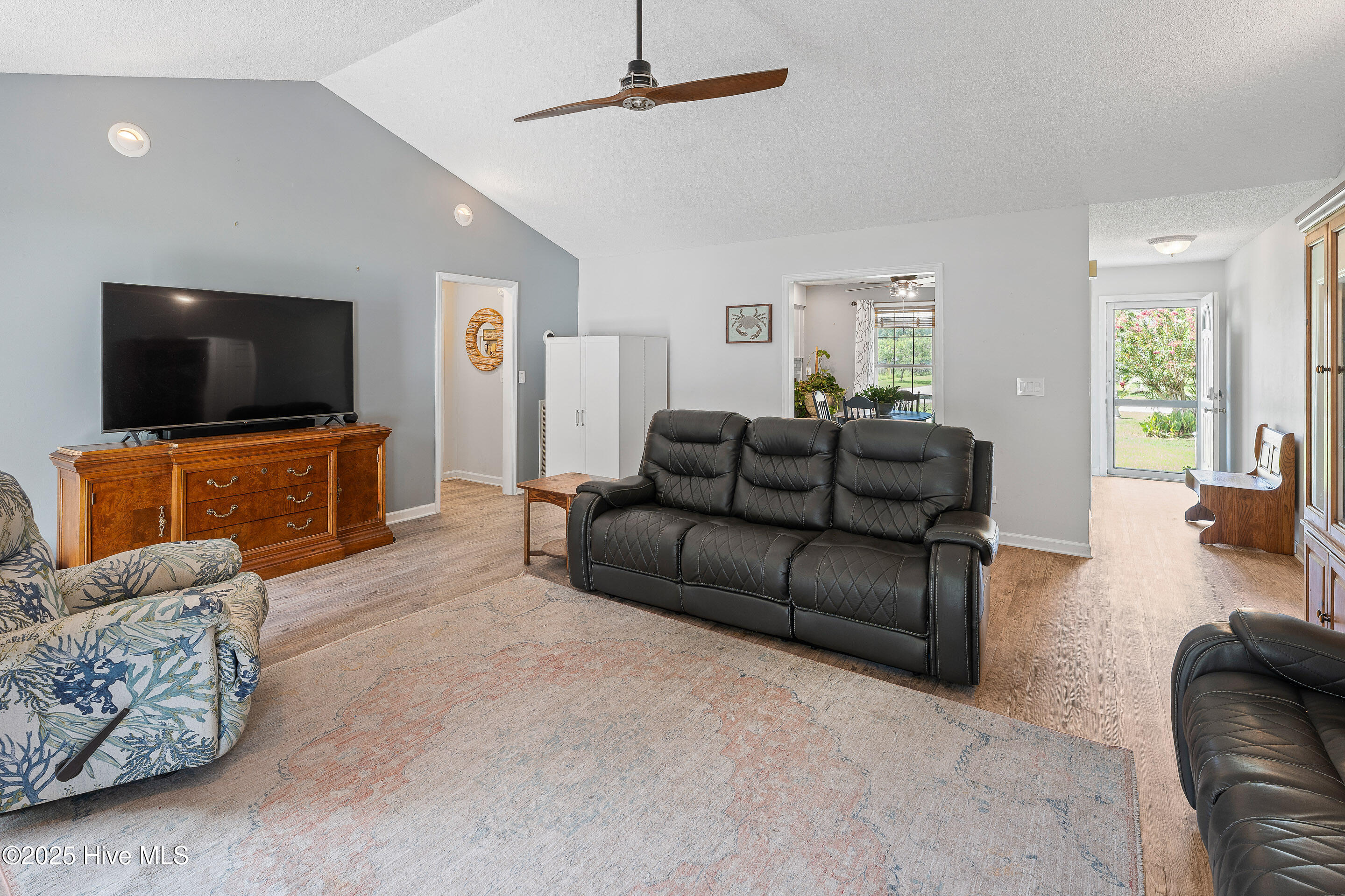 100523707 | Photo 21