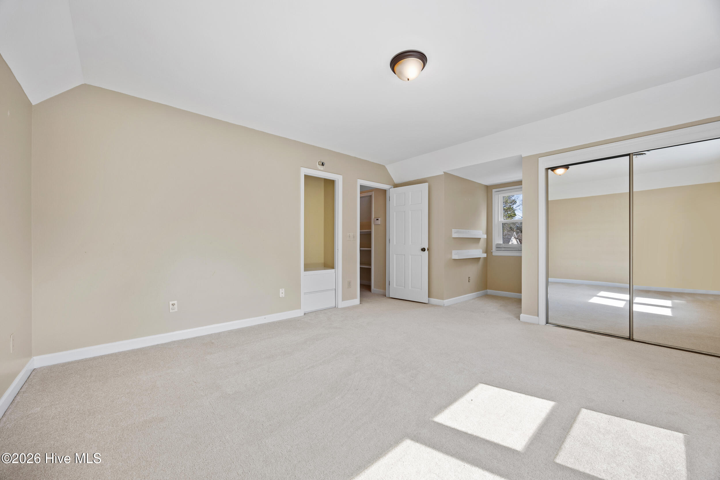 100558264 | Photo 45