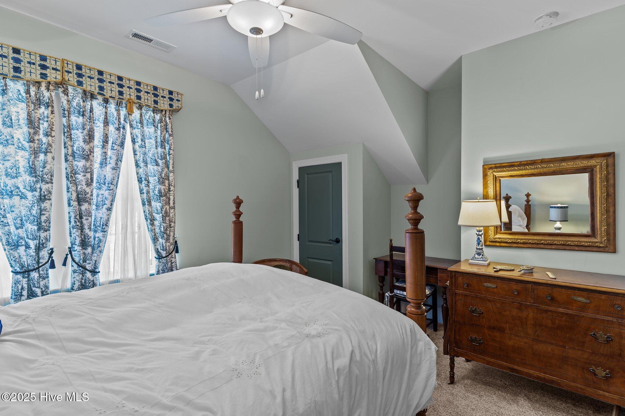 100513257 | Photo 47