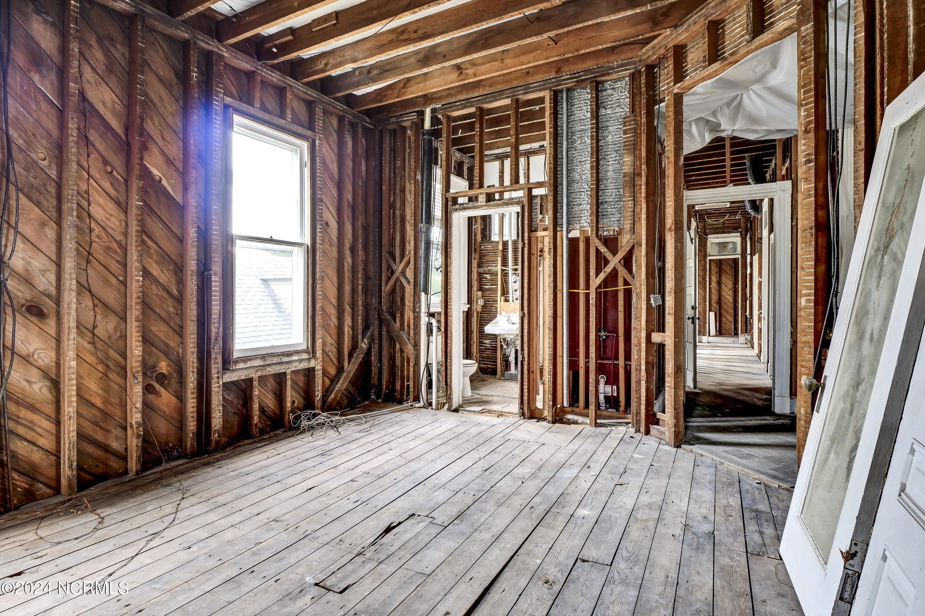 100472145 | Photo 46