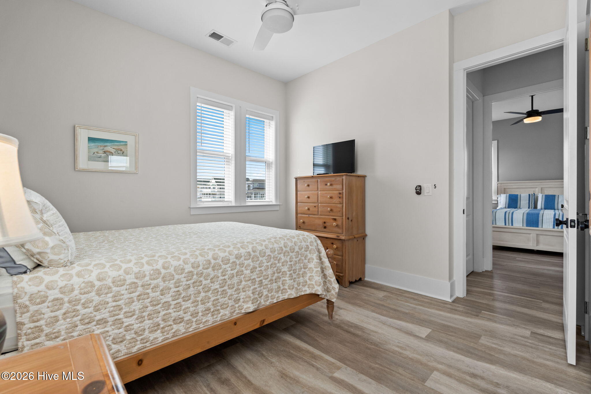 100564964 | Photo 49