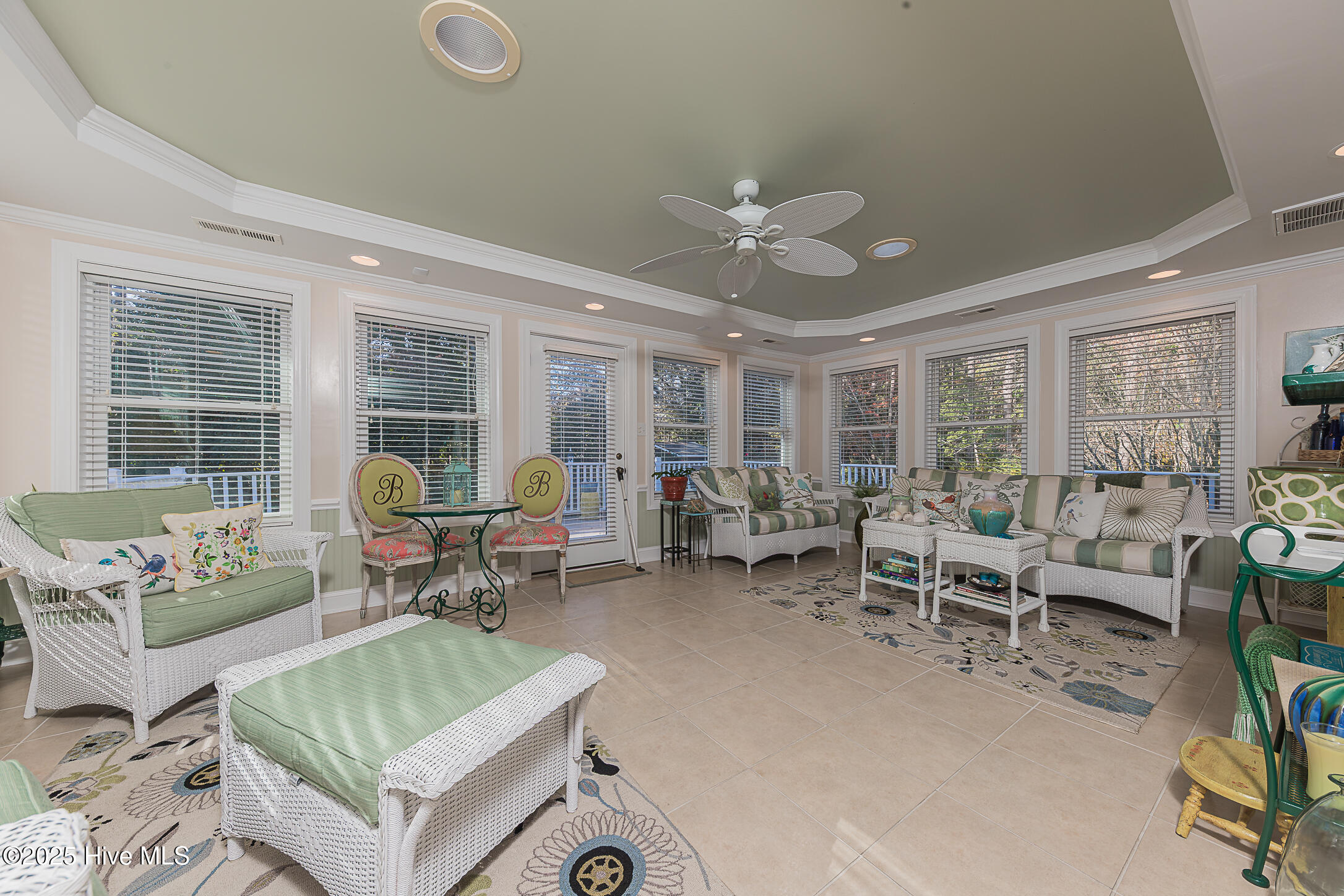 100542740 | Photo 18