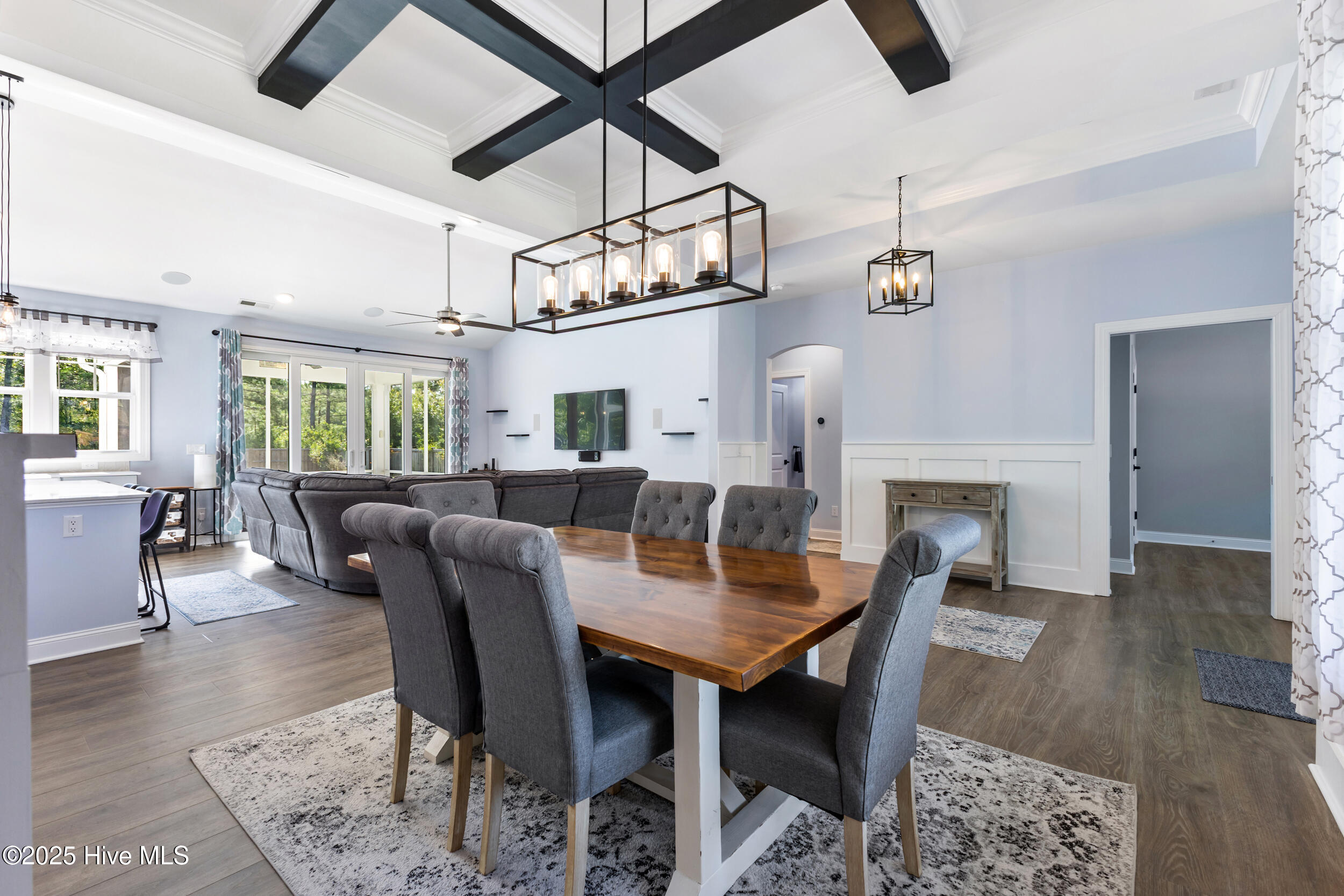 100520337 | Photo 10