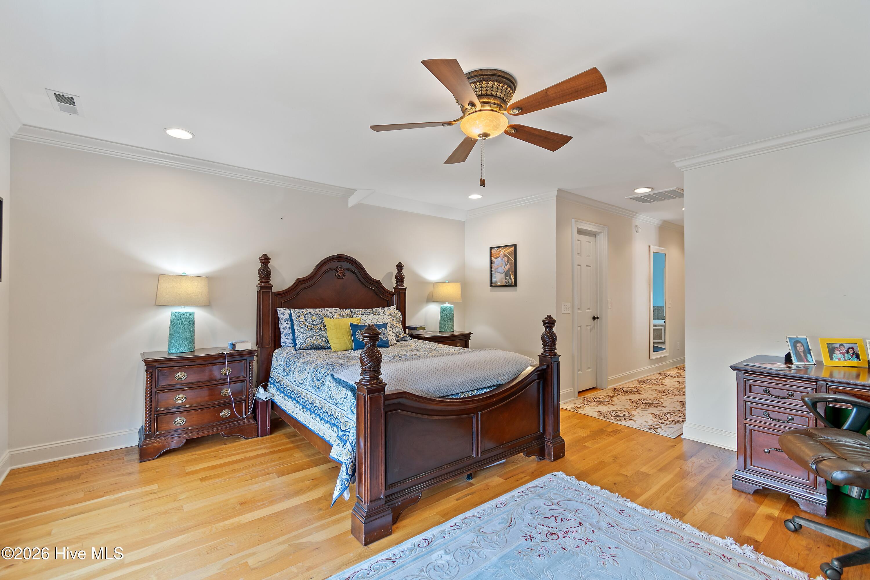 100559303 | Photo 48