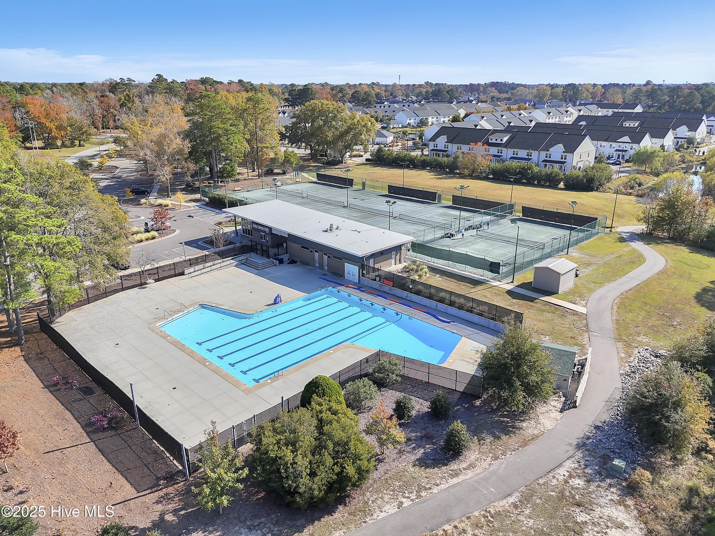 100480579 | Photo 40