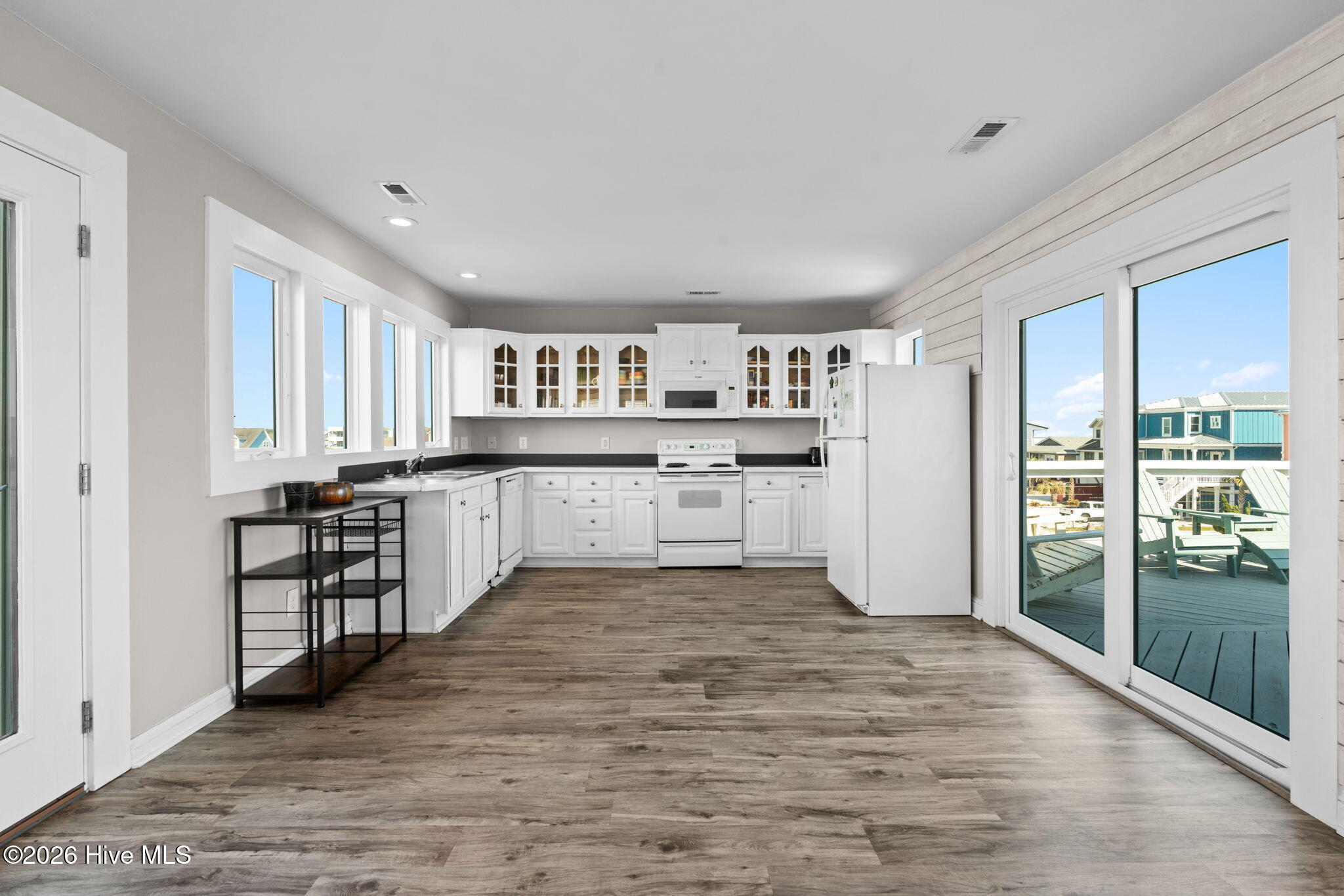 100568458 | Photo 17