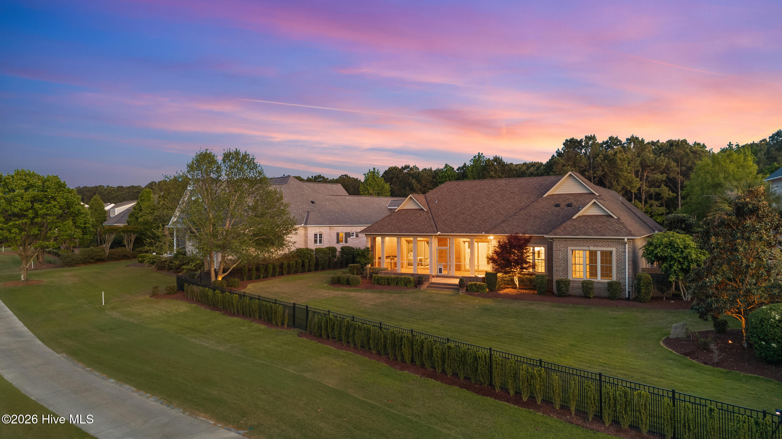 100567857 | Photo 43