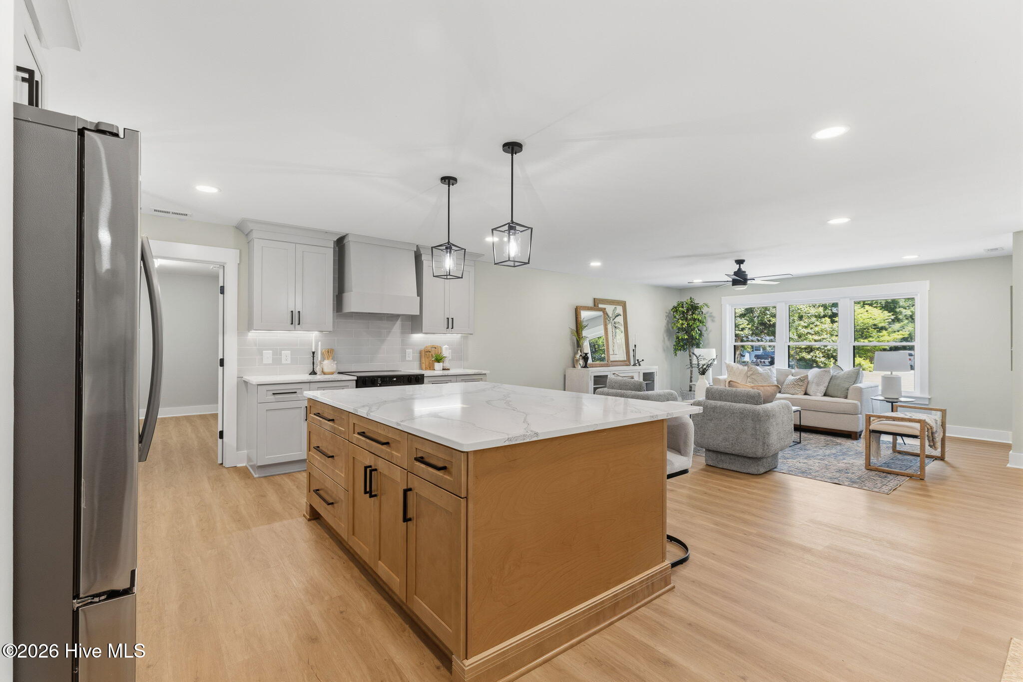 100569769 | Photo 26