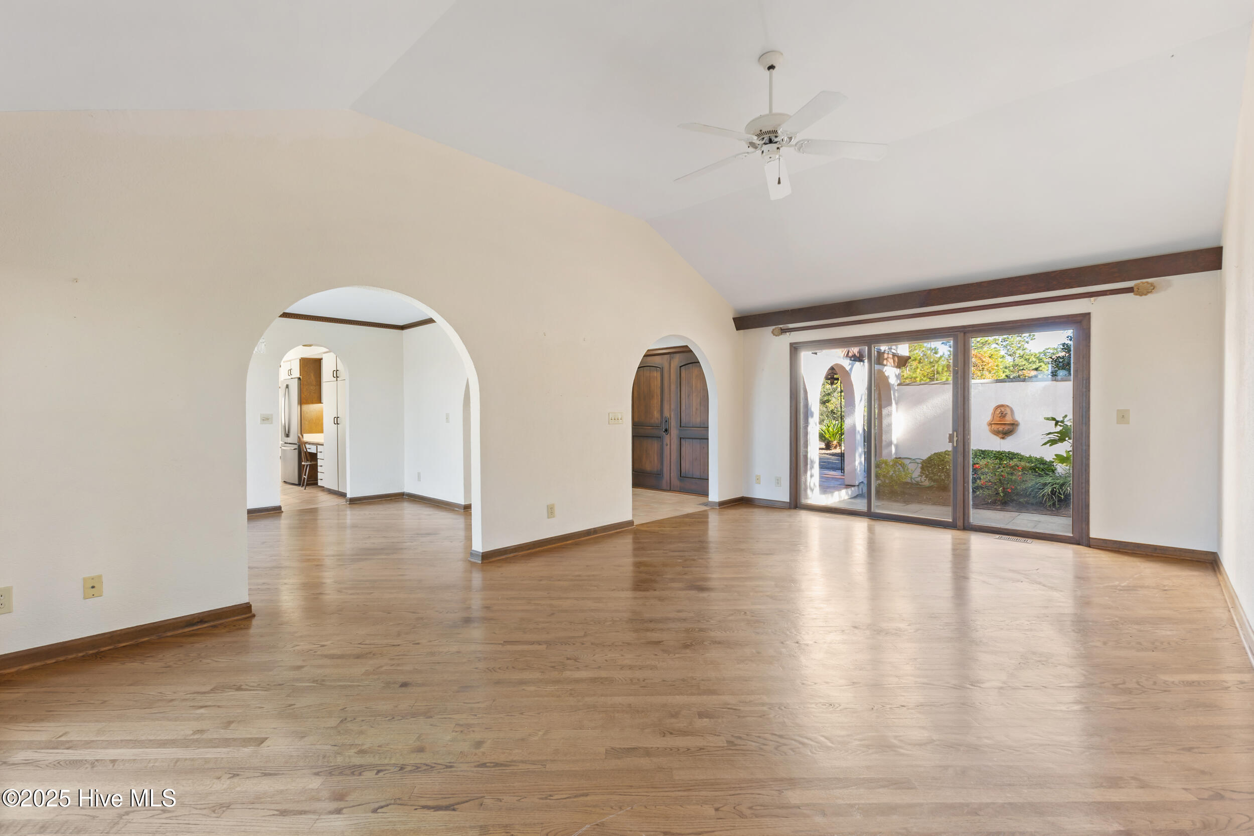 100541018 | Photo 27