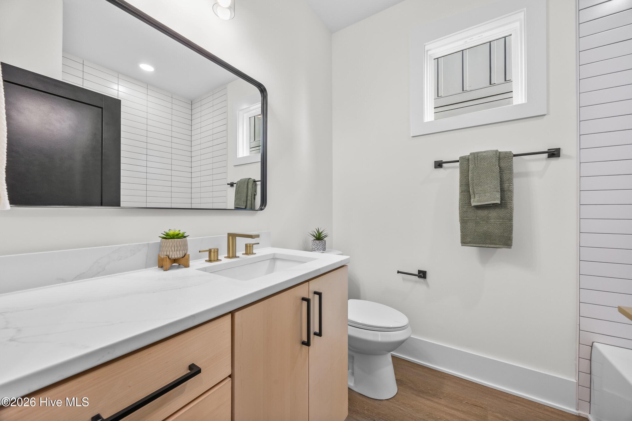 100566650 | Photo 27