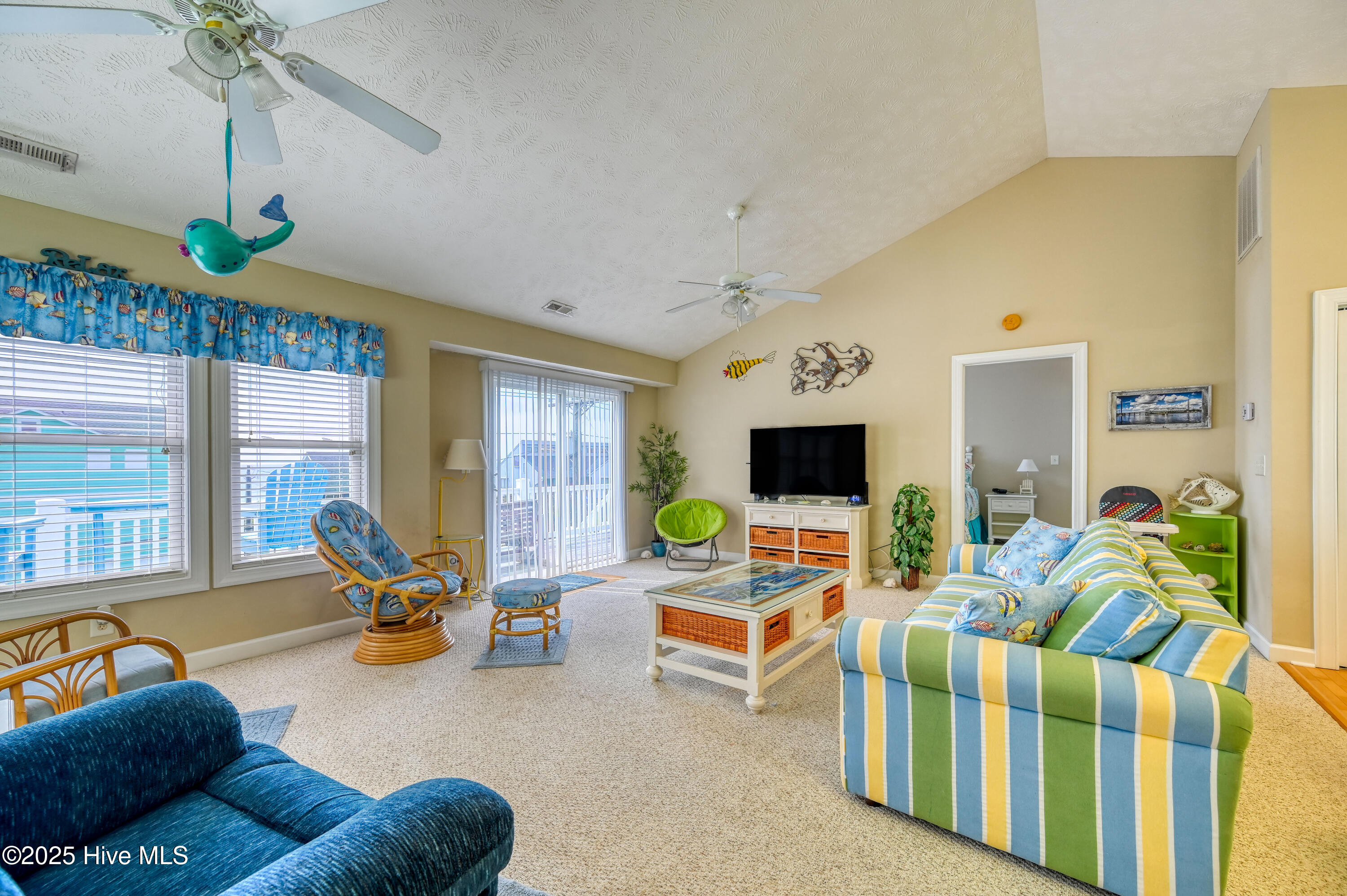 100502638 | Photo 15