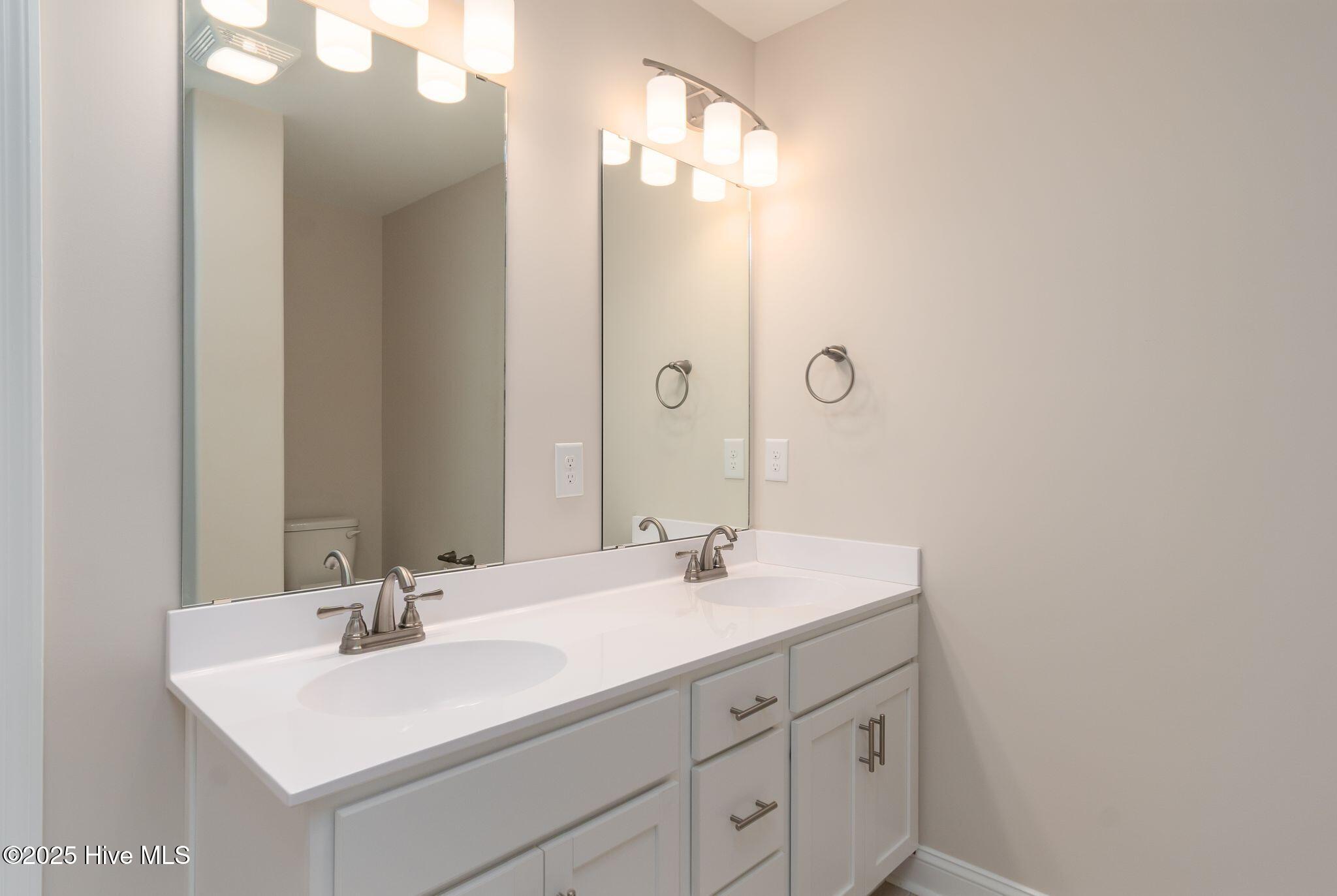 100531003 | Photo 36