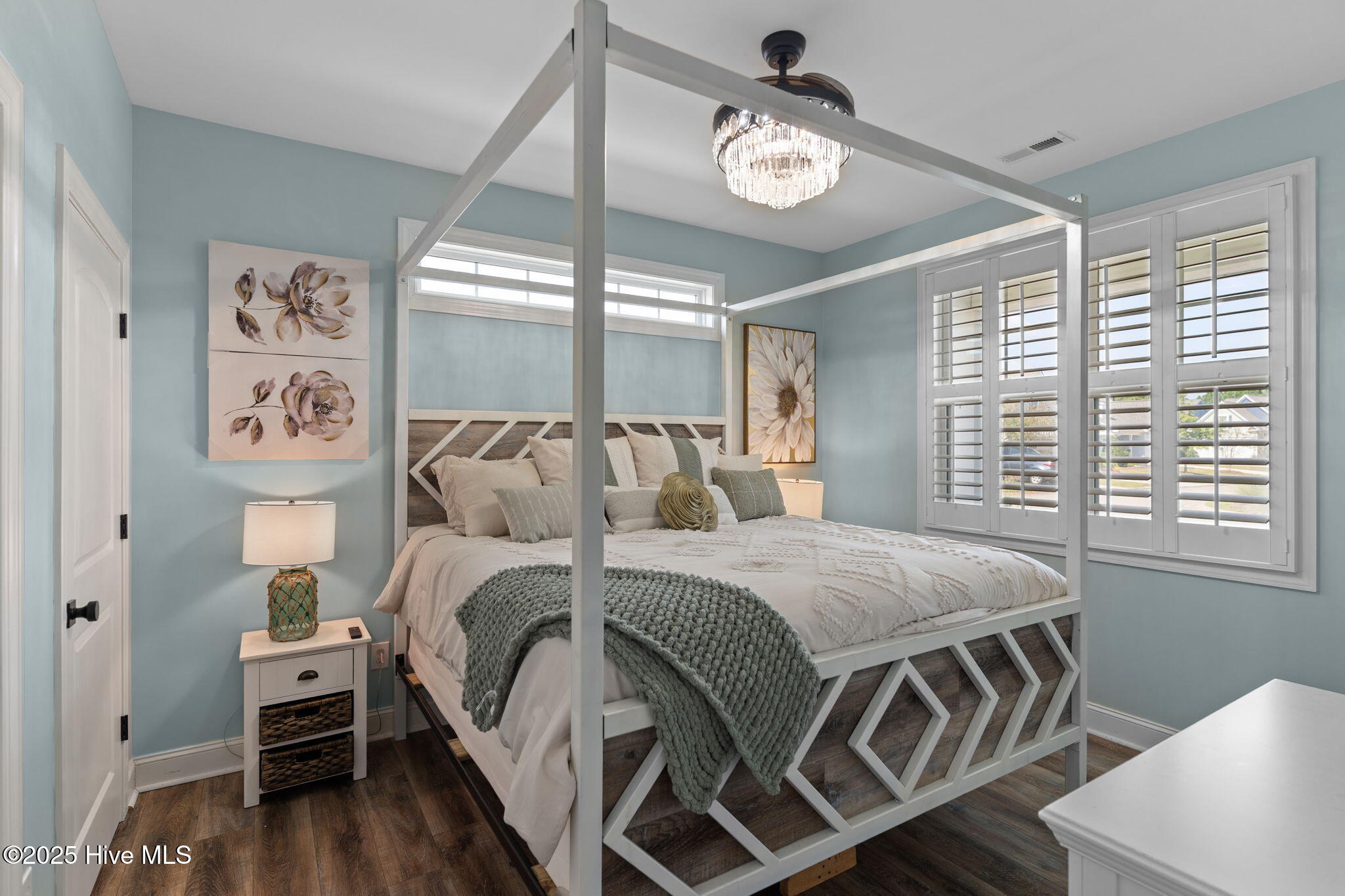 100534405 | Photo 29