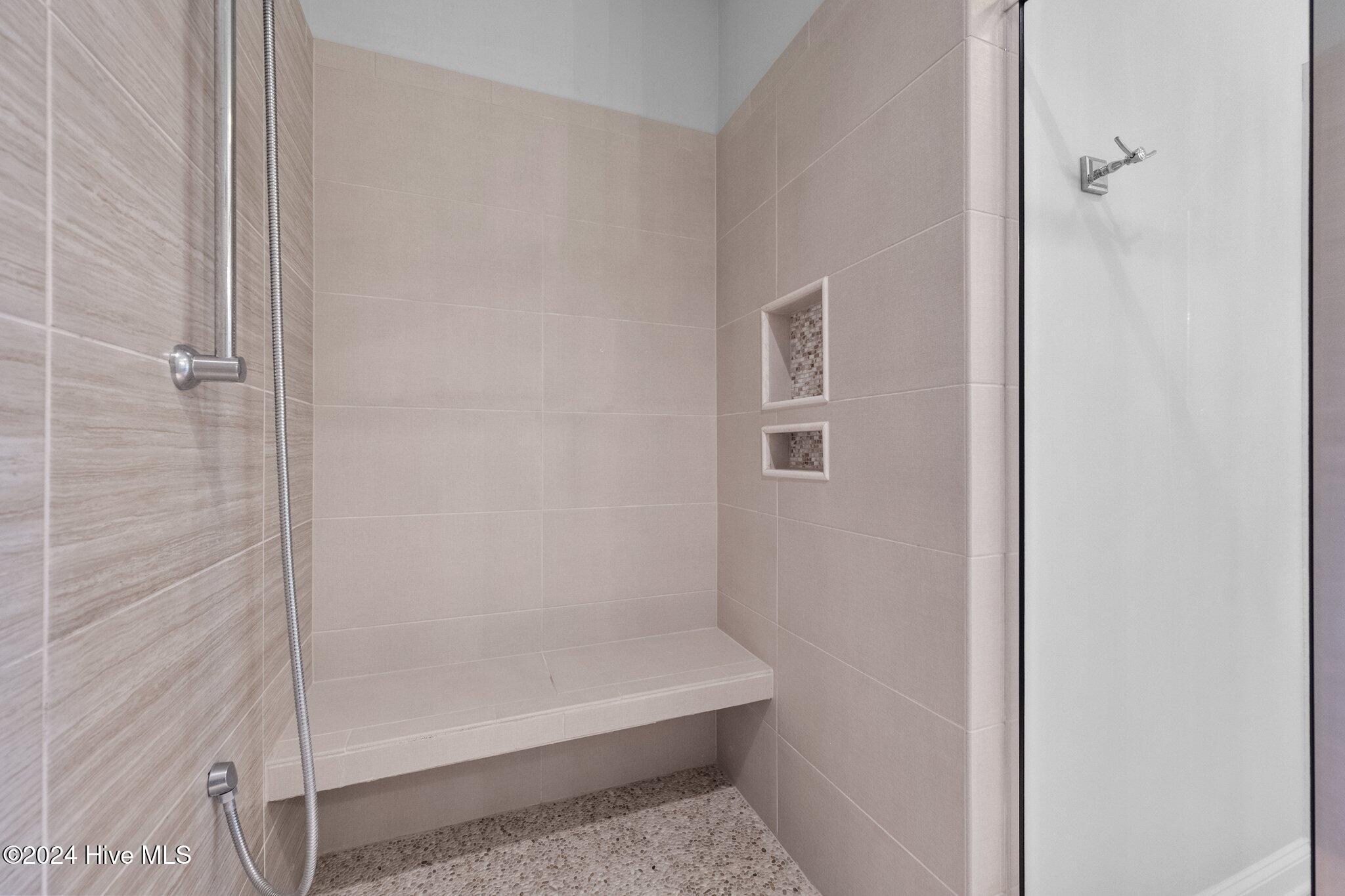 100474737 | Photo 18