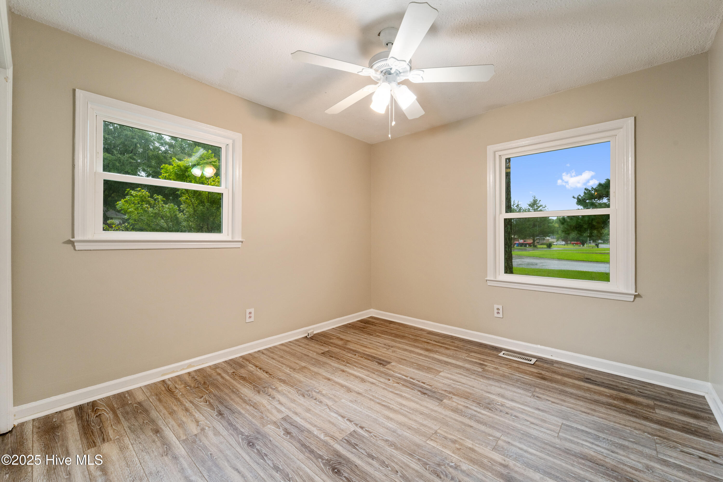 100520678 | Photo 12