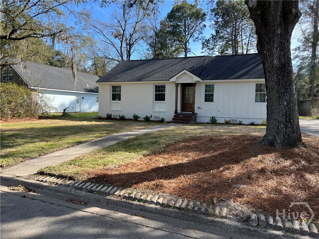 Photo 1 of Single family home for sale at 233 E Derenne Ave, Savannah, GA 31405 | MLS# SA353879 | Listing updated on 2026-10-28