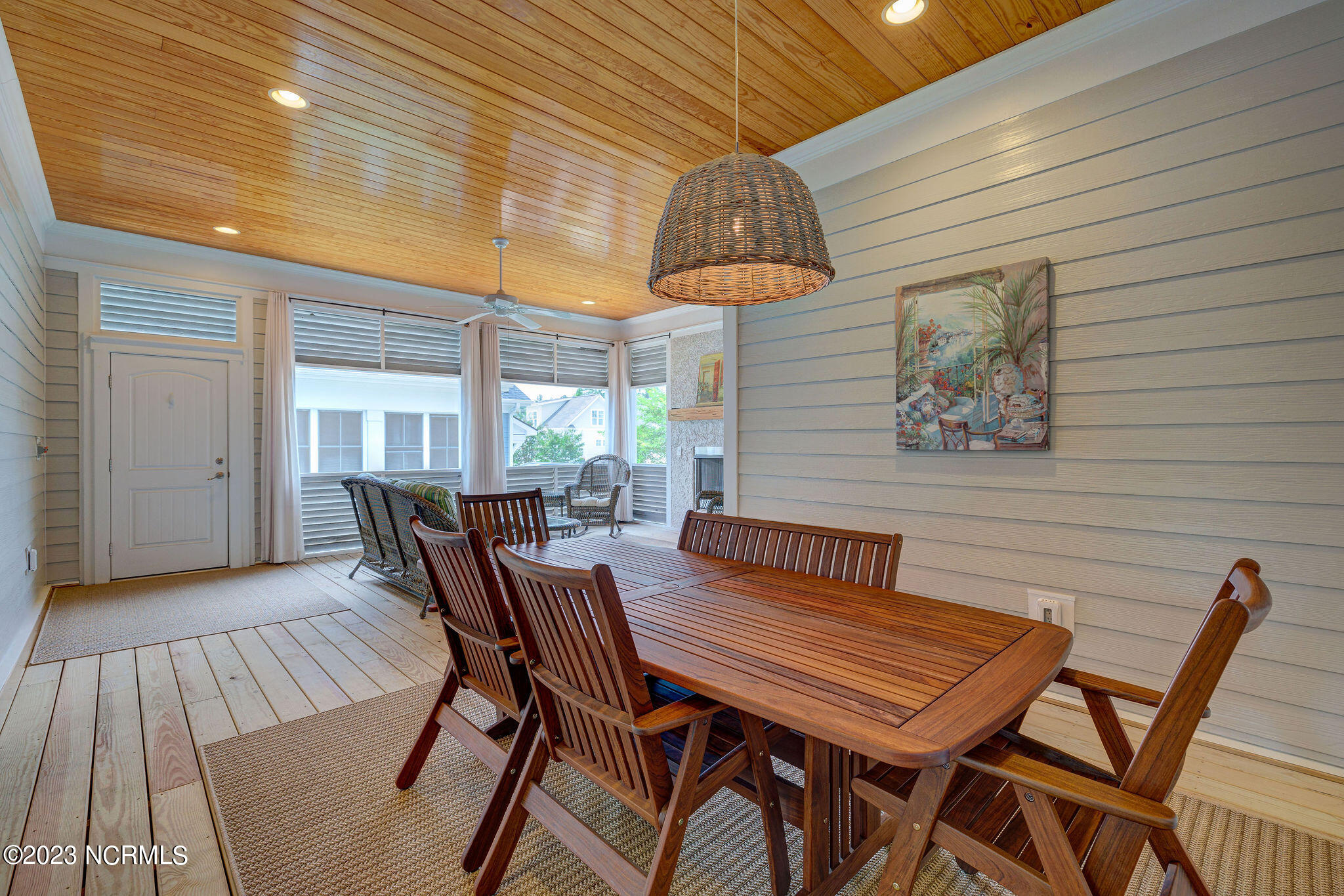 100568046 | Photo 17