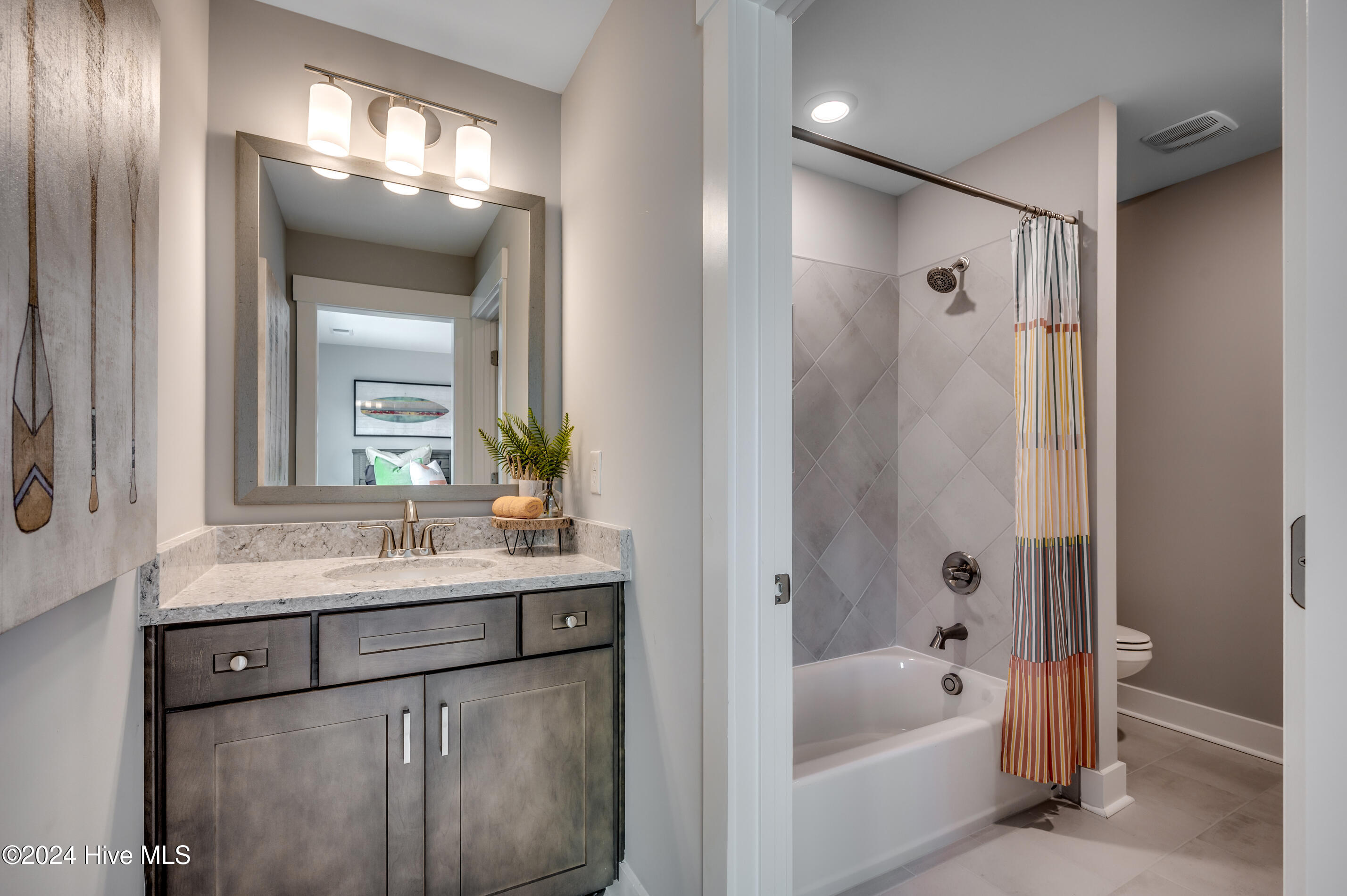 100547681 | Photo 21