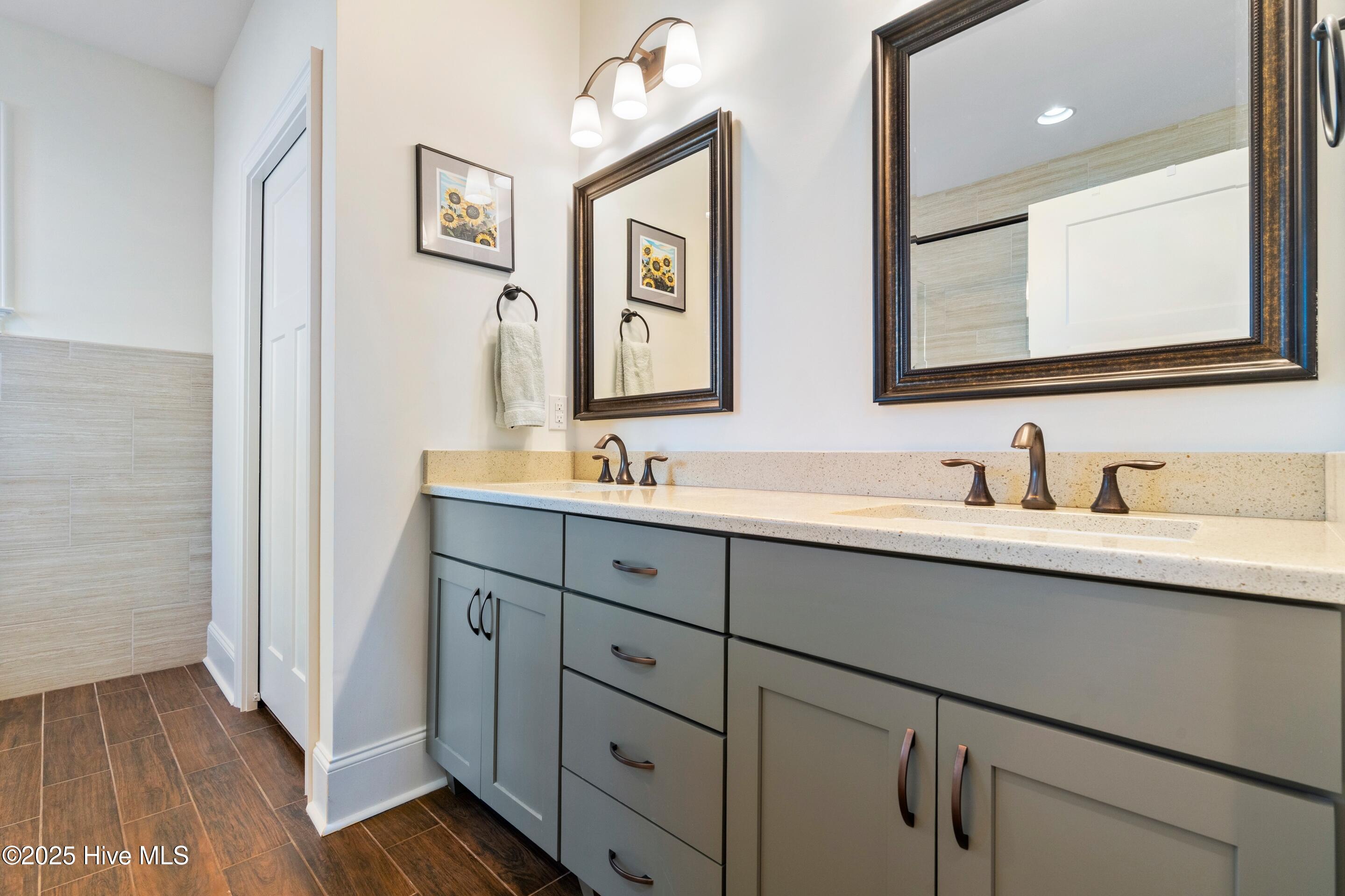 100541782 | Photo 27