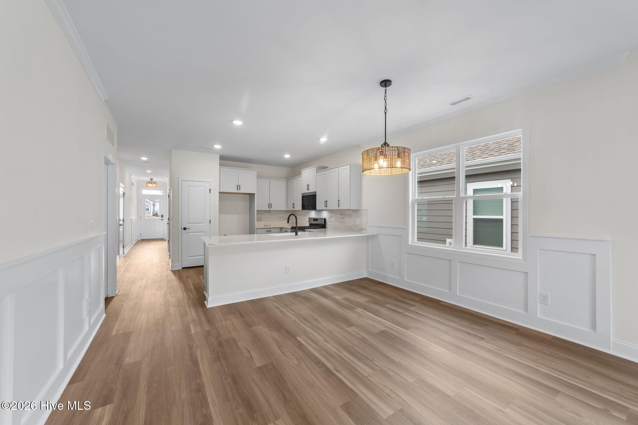 100536001 | Photo 10