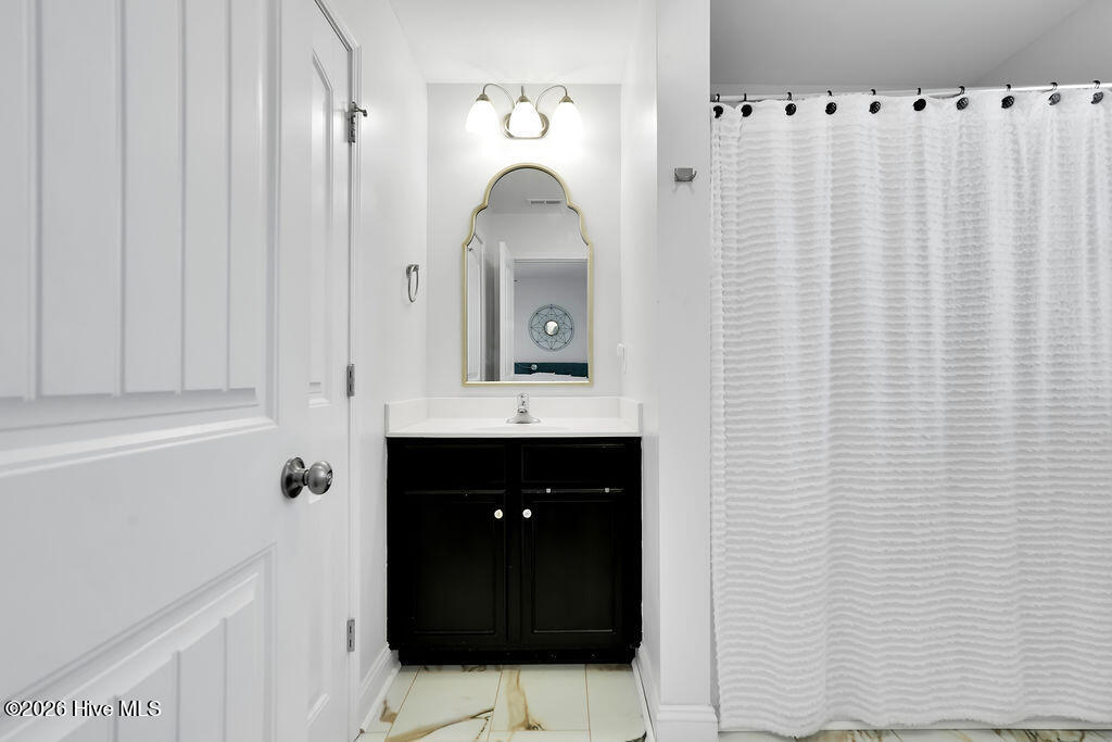 100565738 | Photo 29