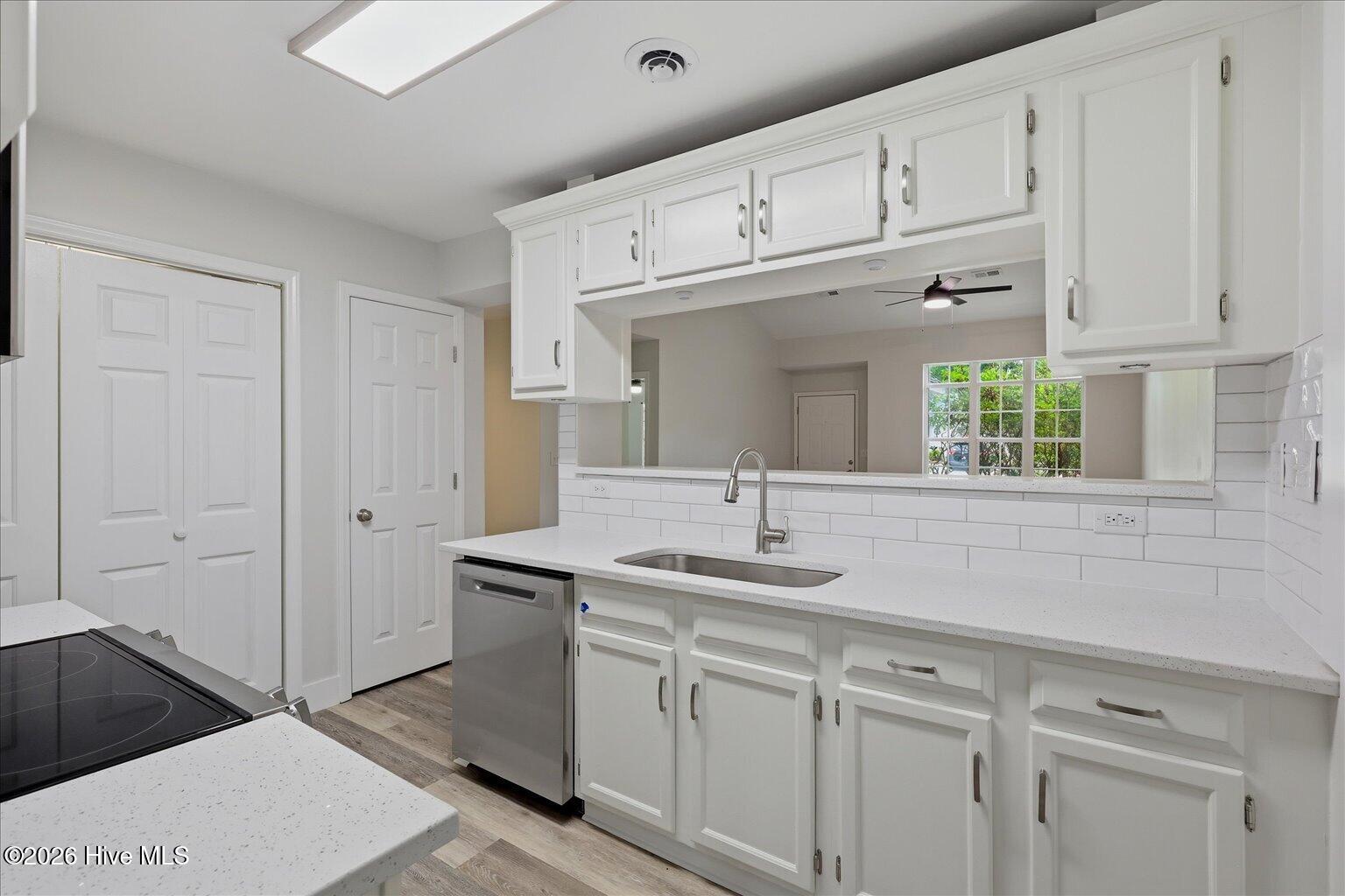 100570357 | Photo 18