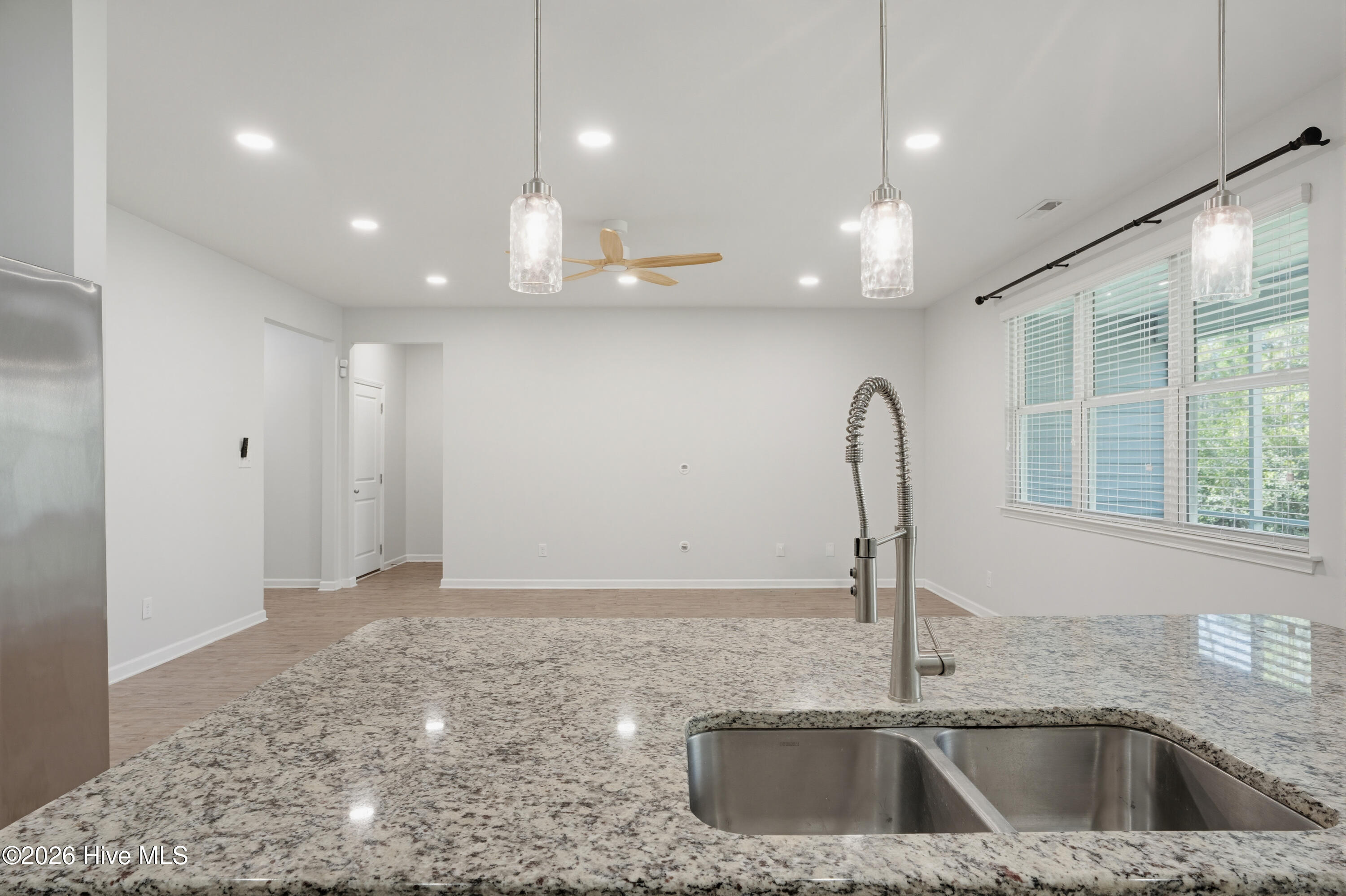 100565113 | Photo 15