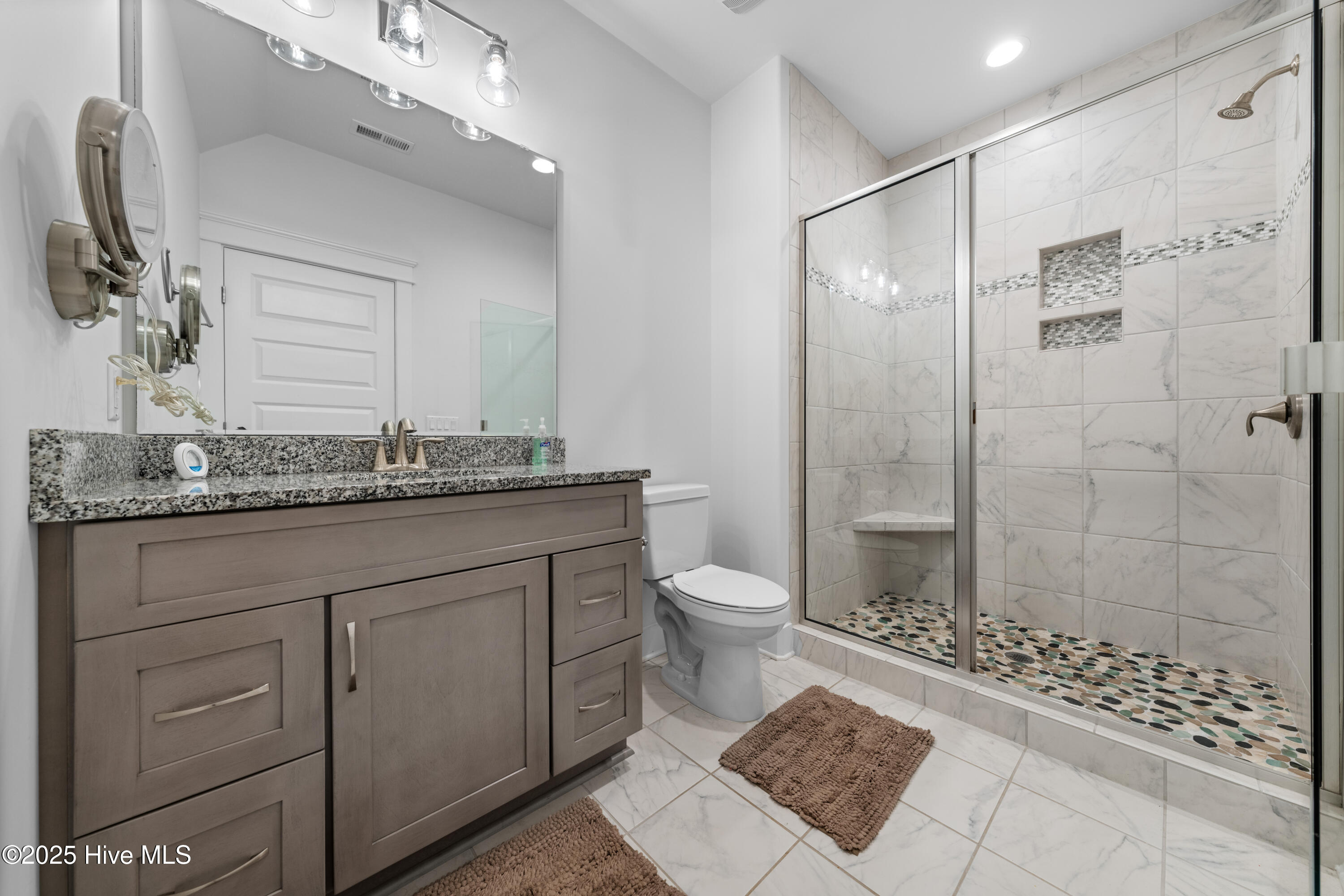 100562967 | Photo 38