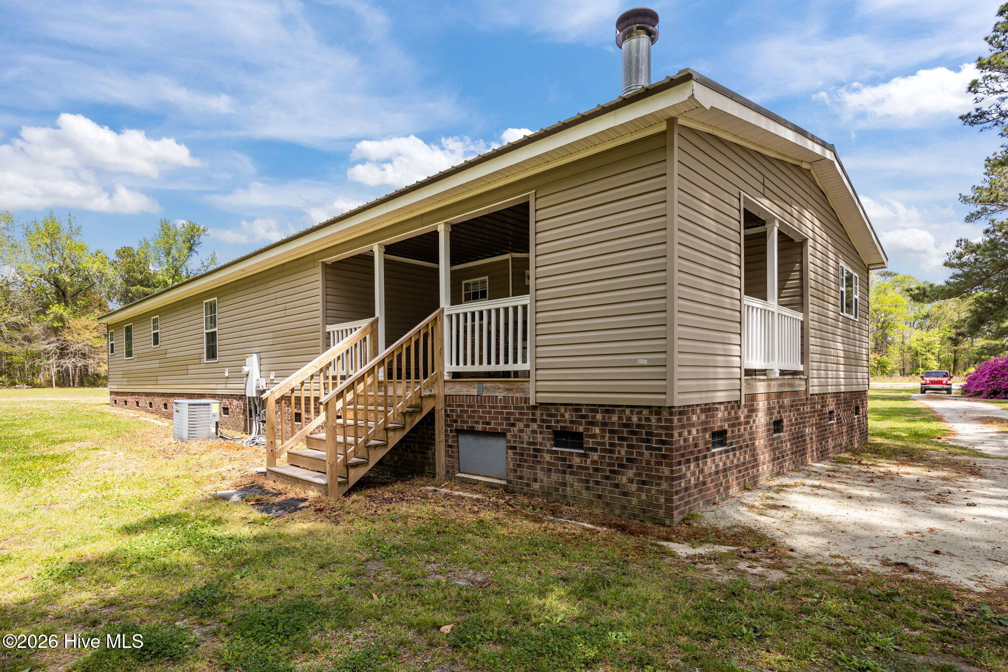 100566211 | Photo 38