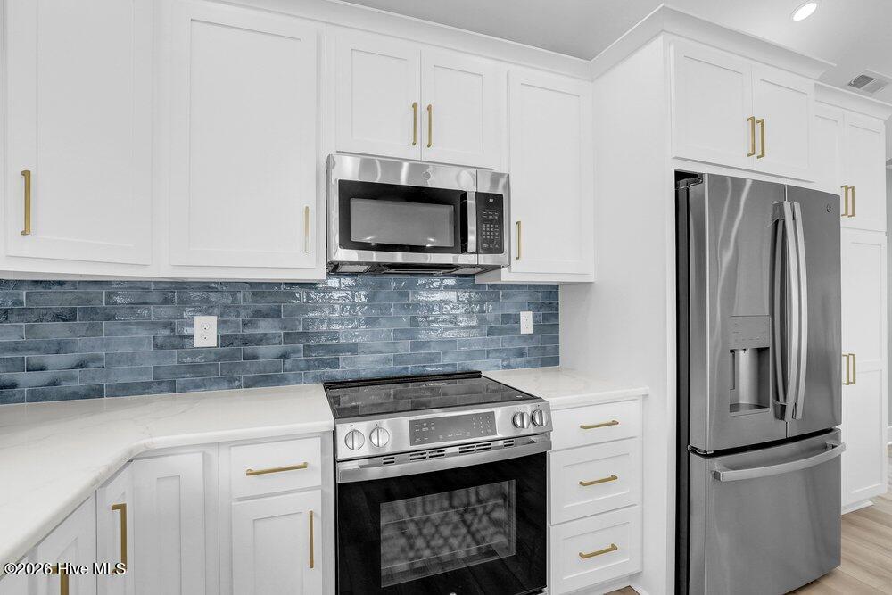 100552100 | Photo 11