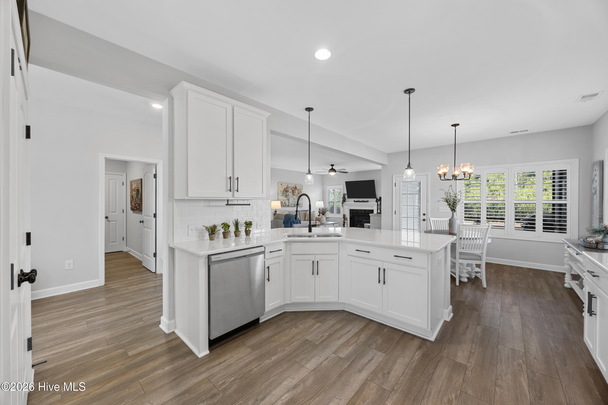 100548050 | Photo 11