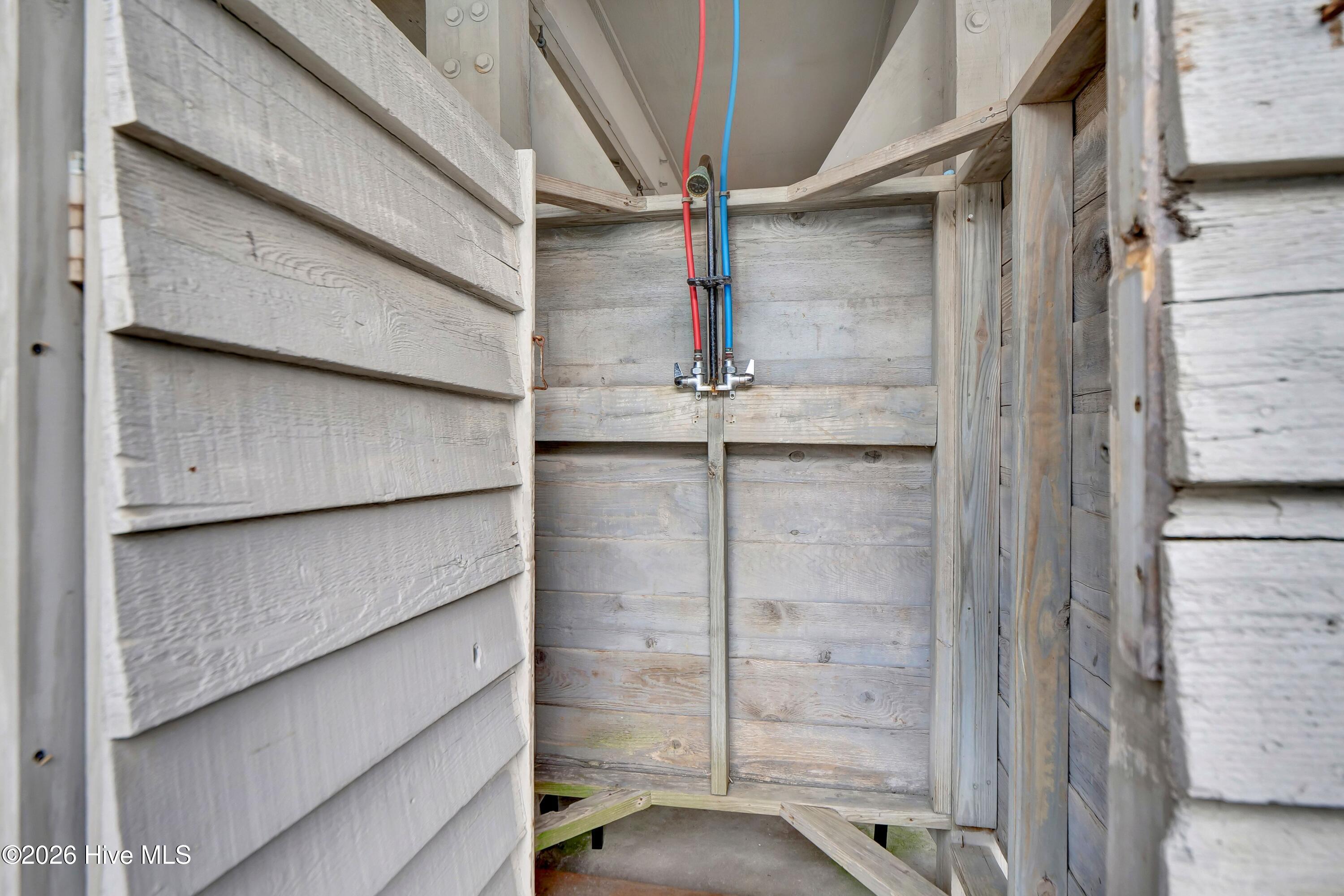 100556250 | Photo 40