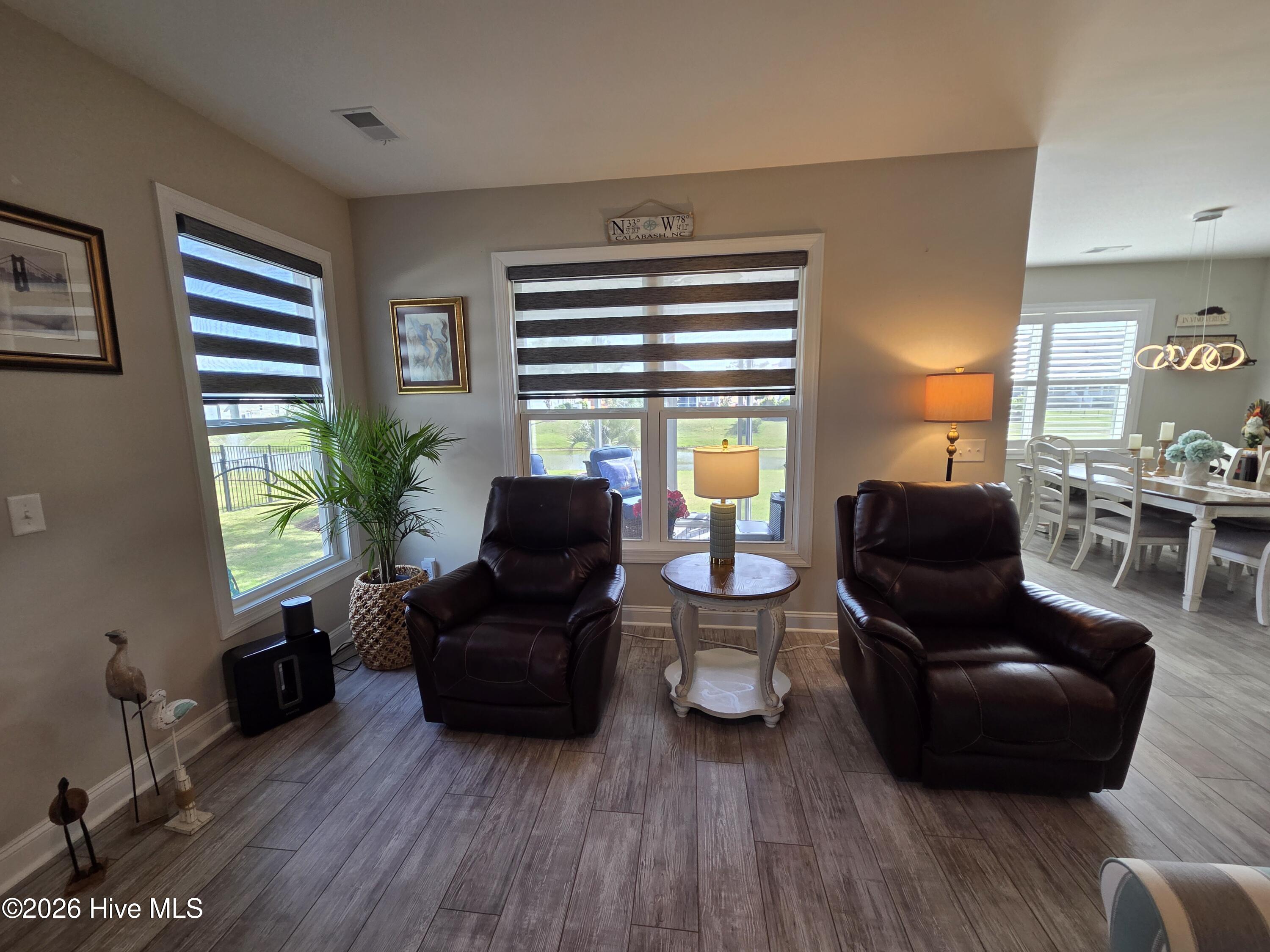 100566407 | Photo 23