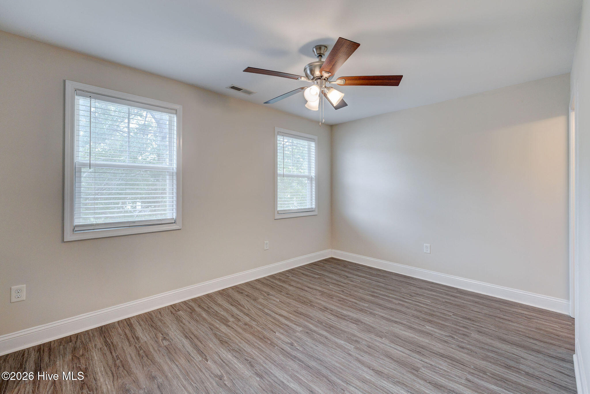 100562693 | Photo 31