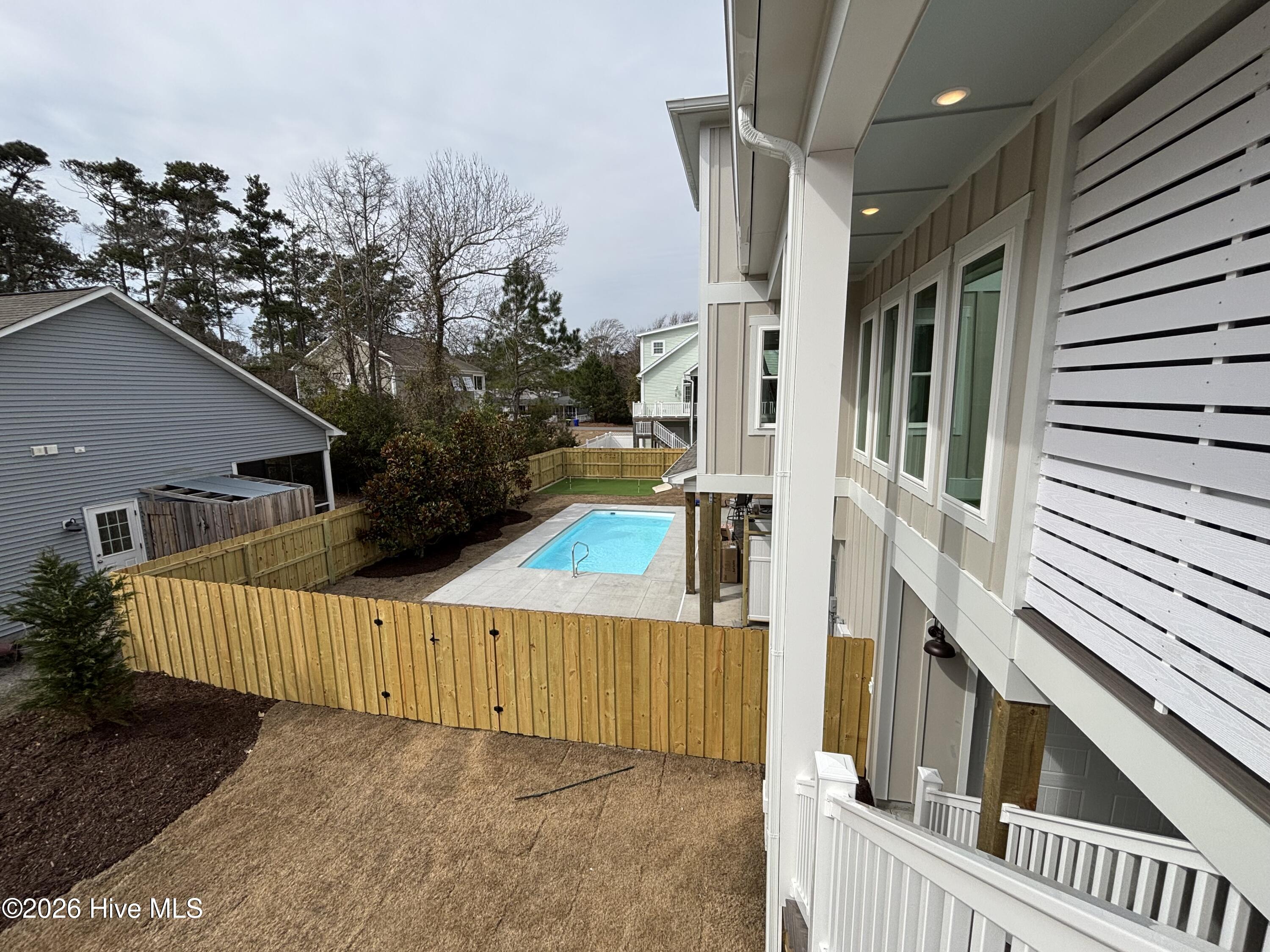 100516902 | Photo 144