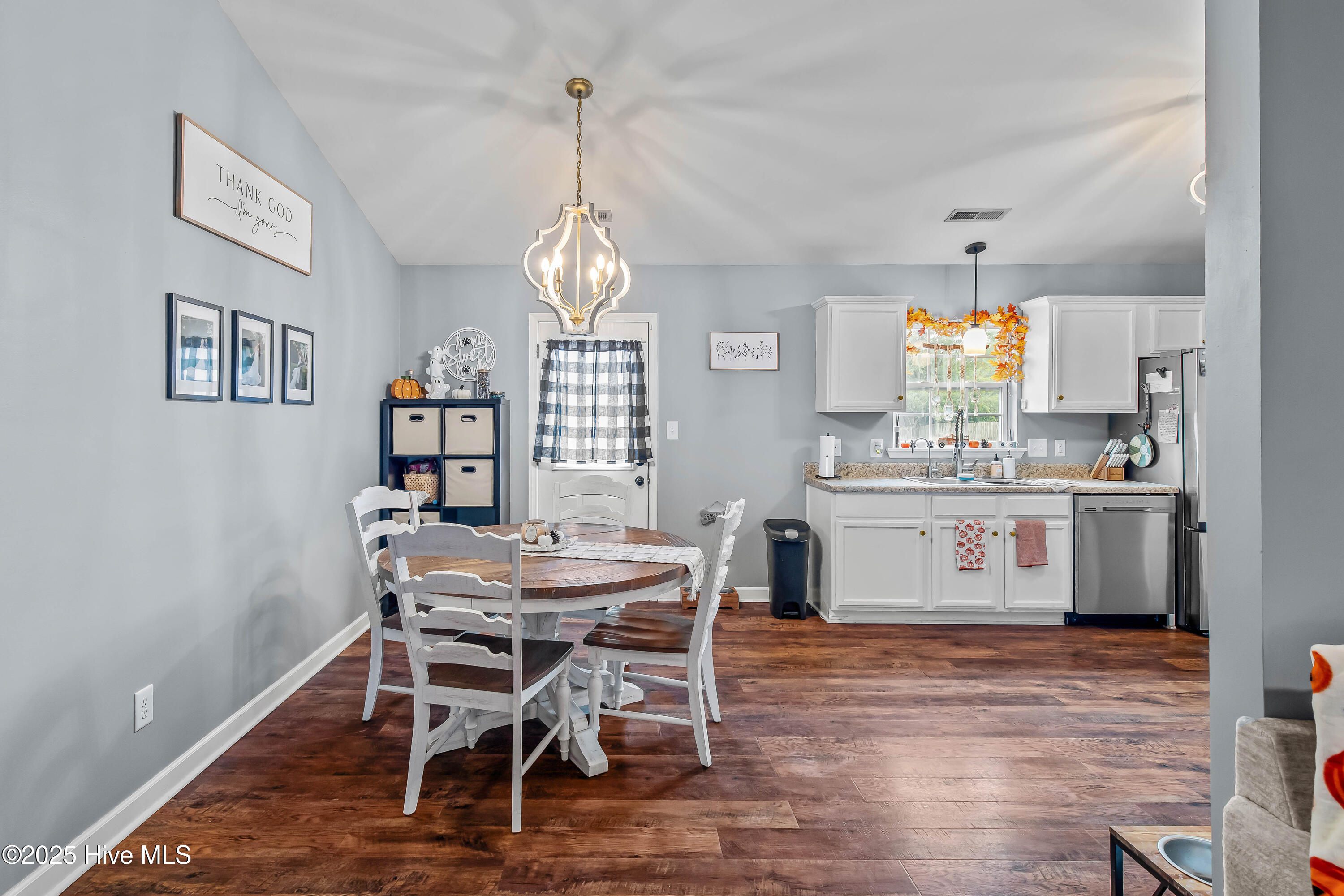 100534497 | Photo 12