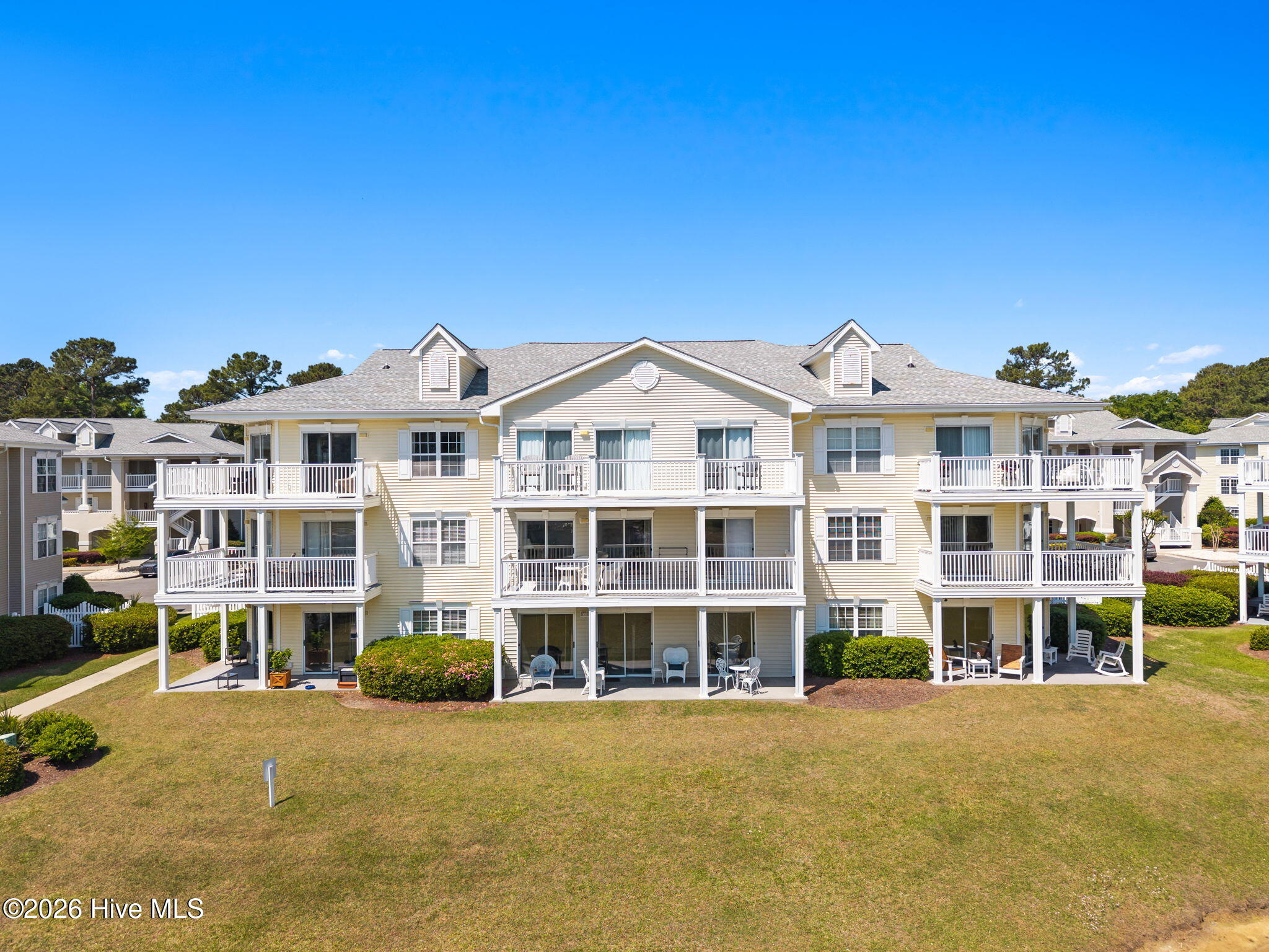 100567876 | Photo 35