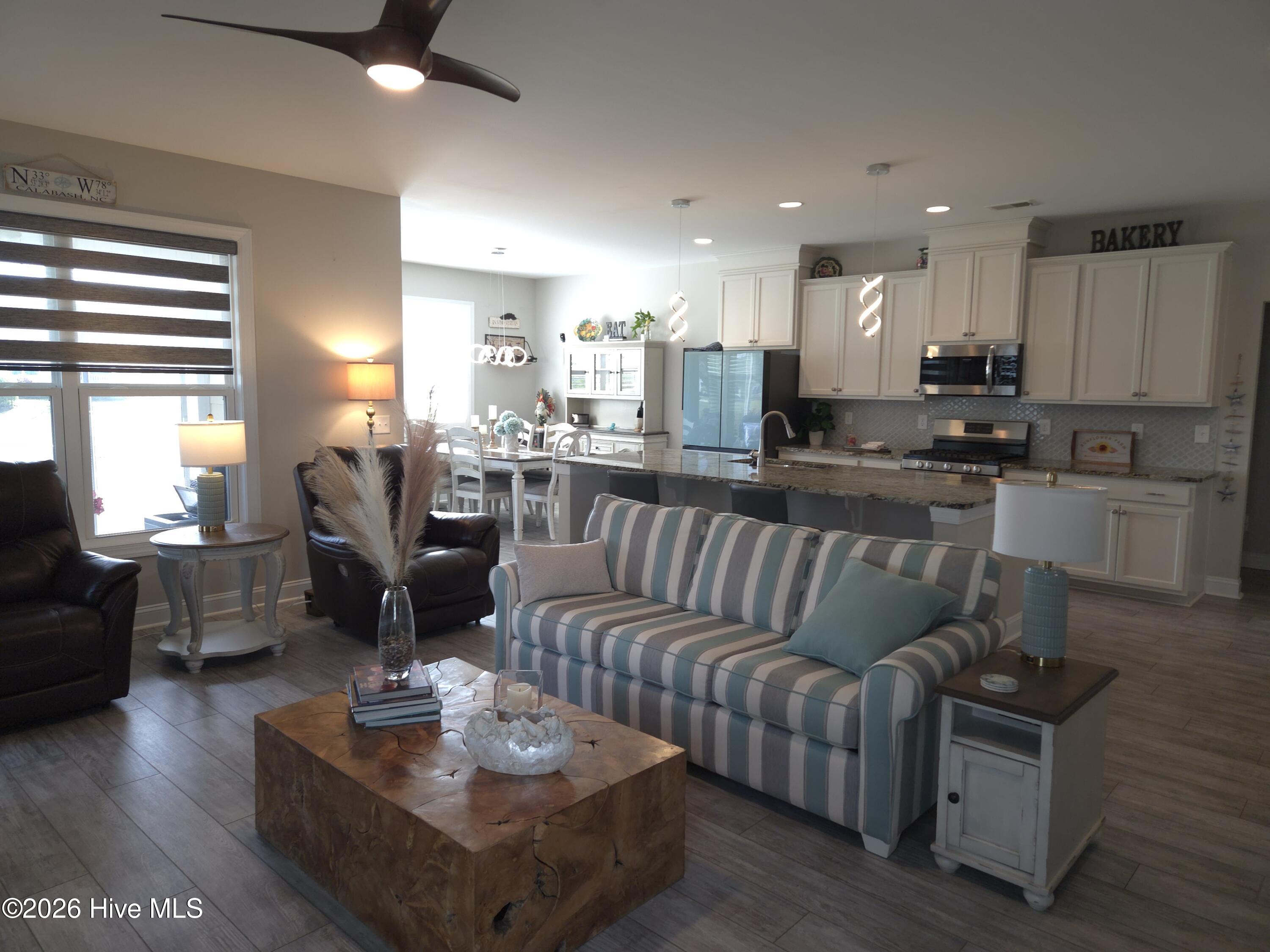 100566407 | Photo 19