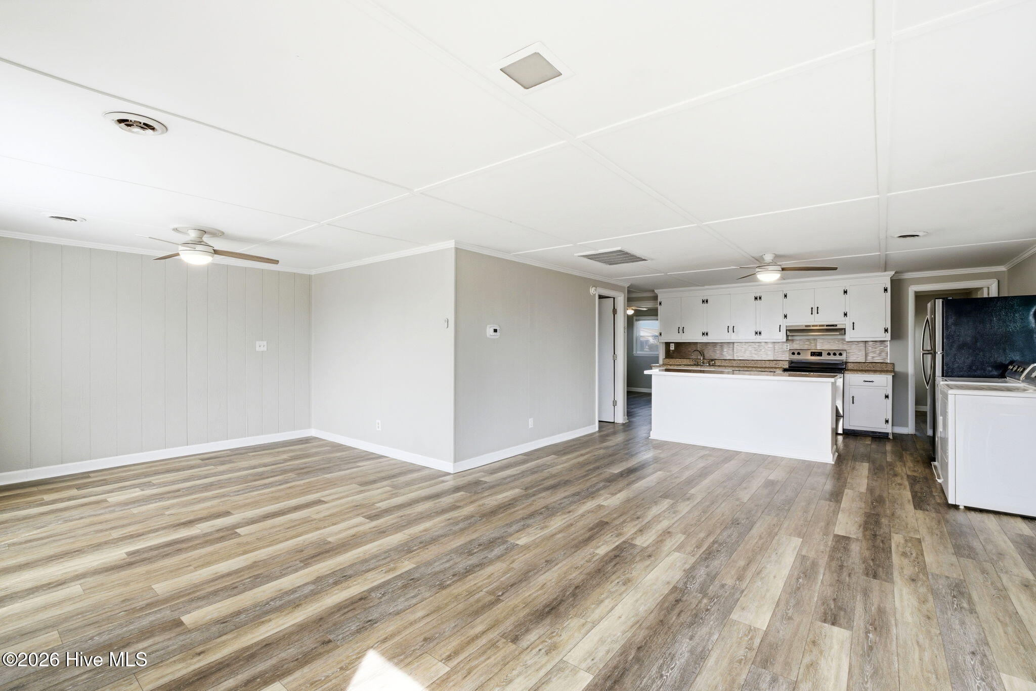 100557870 | Photo 17