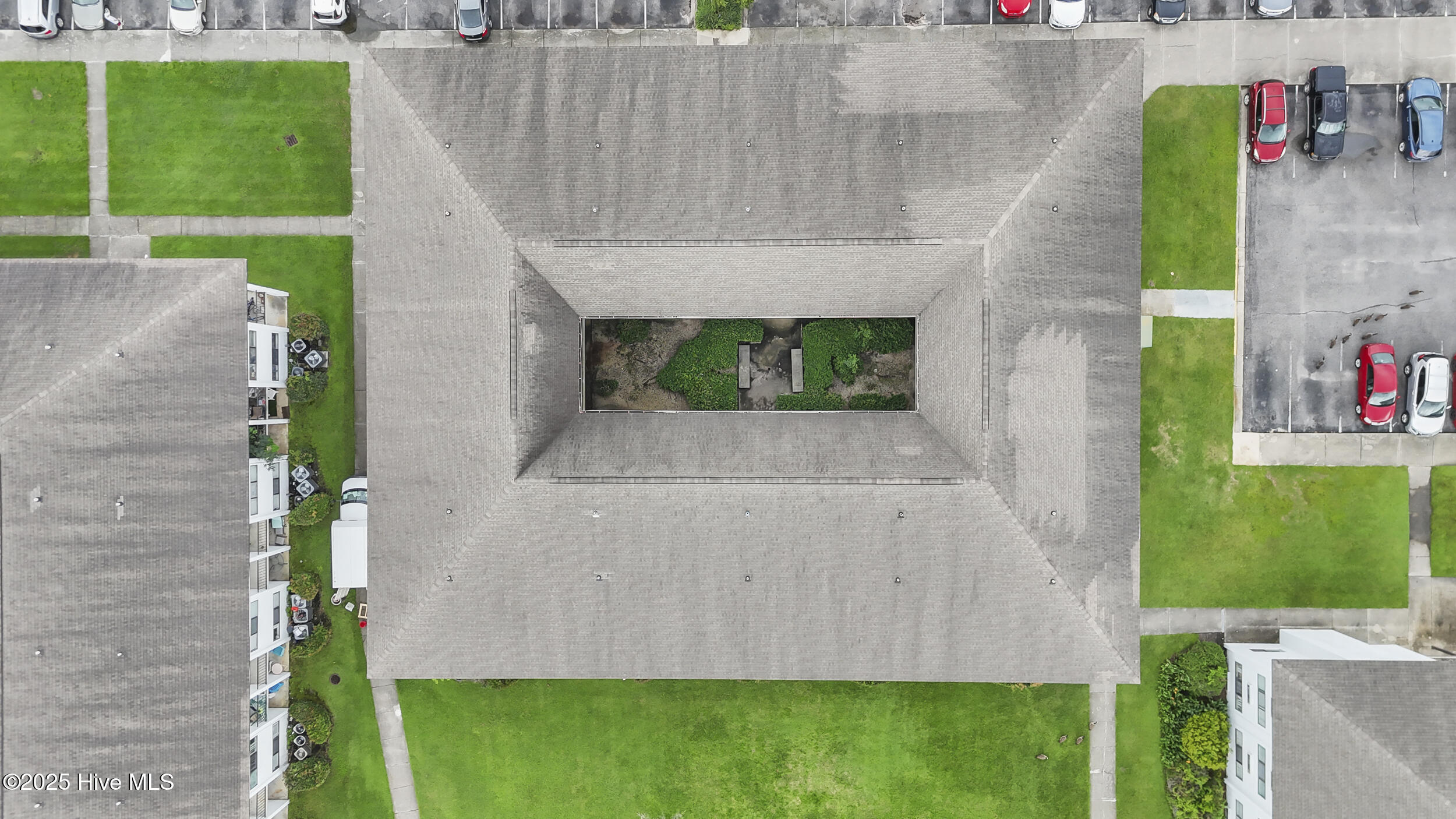 100533245 | Photo 18