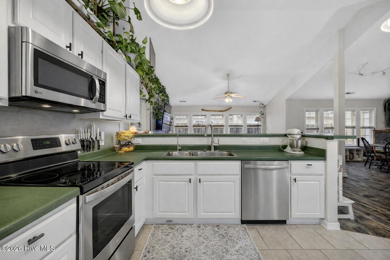 100543269 | Photo 17