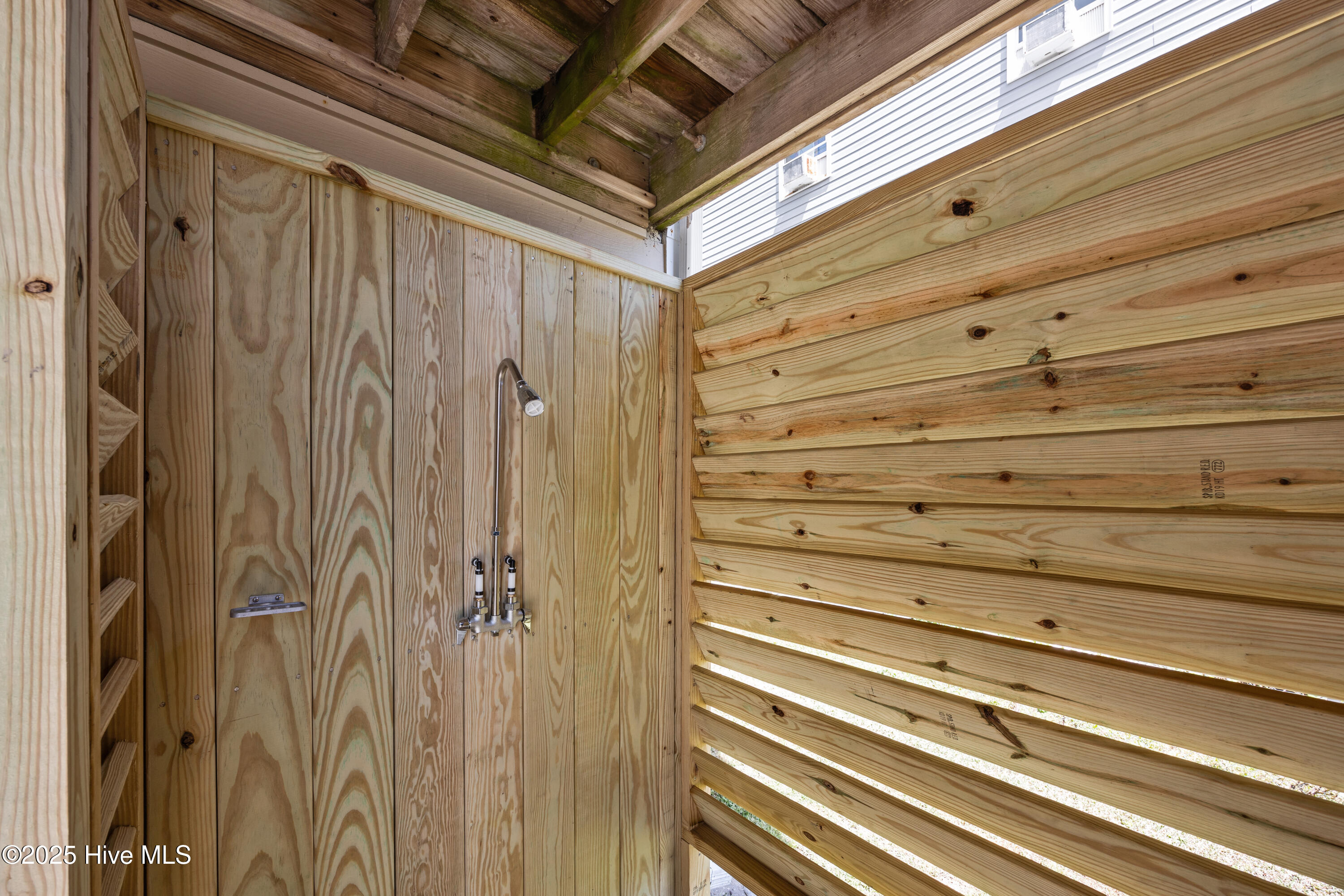 100540748 | Photo 25