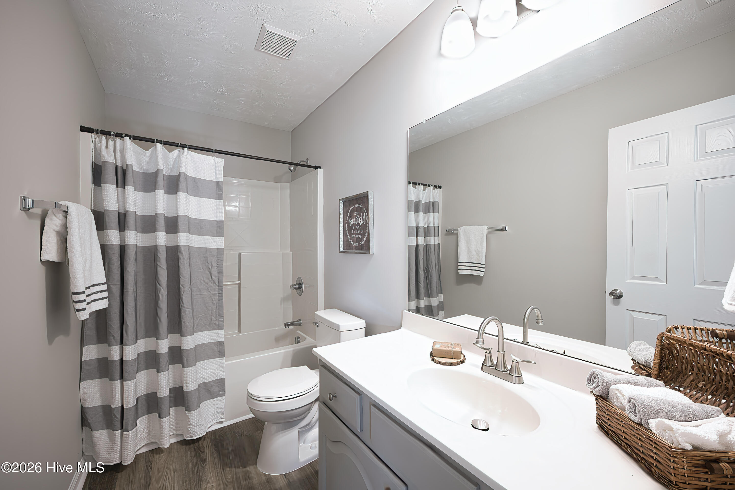 100570249 | Photo 28