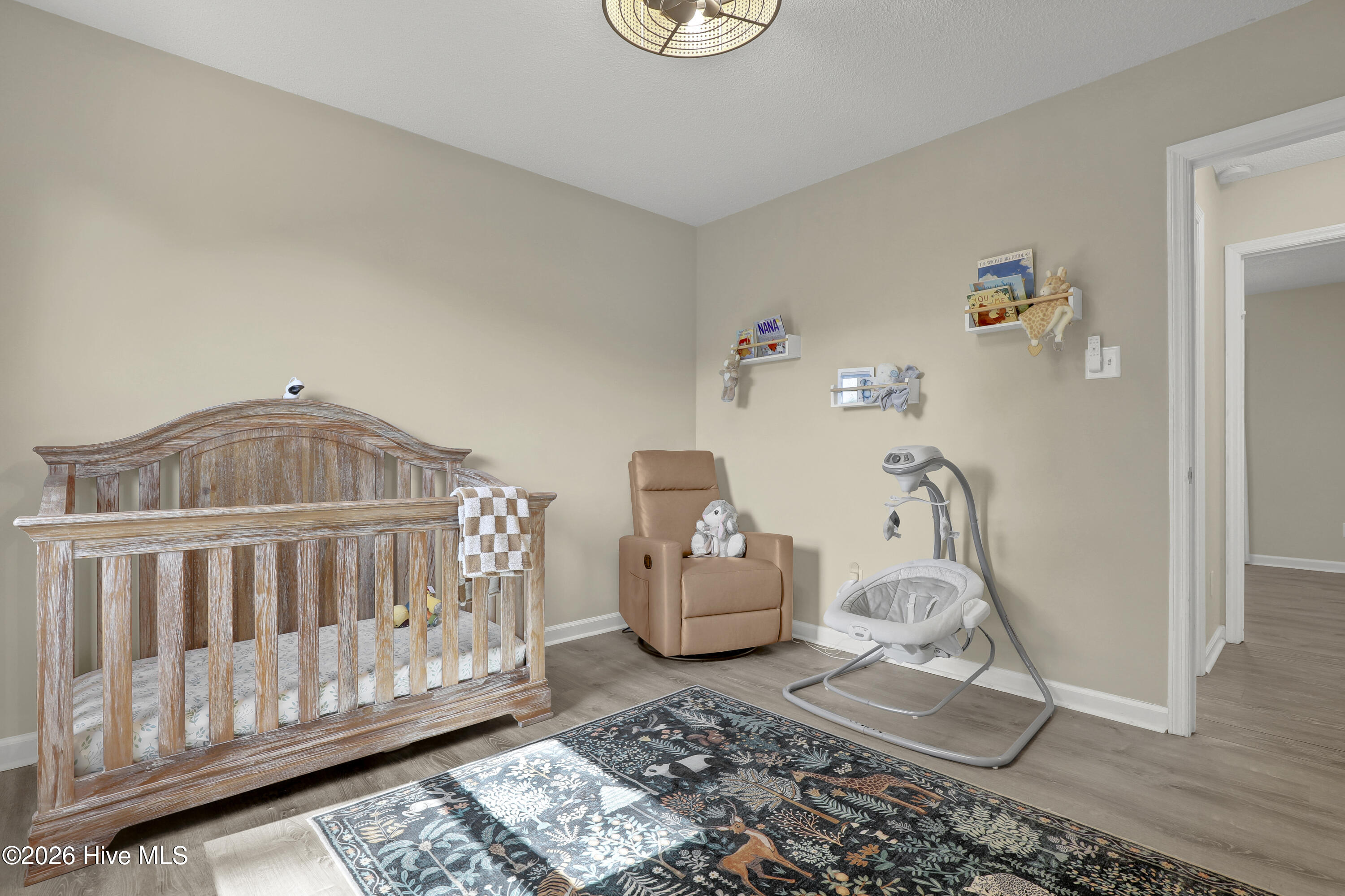 100568979 | Photo 24