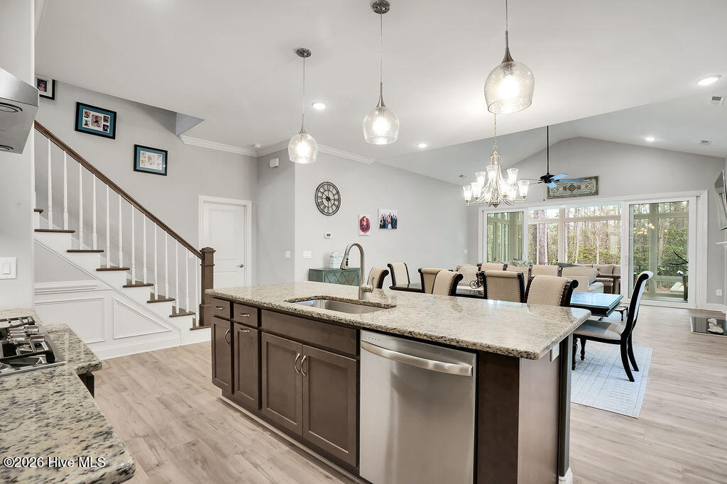 100558755 | Photo 14